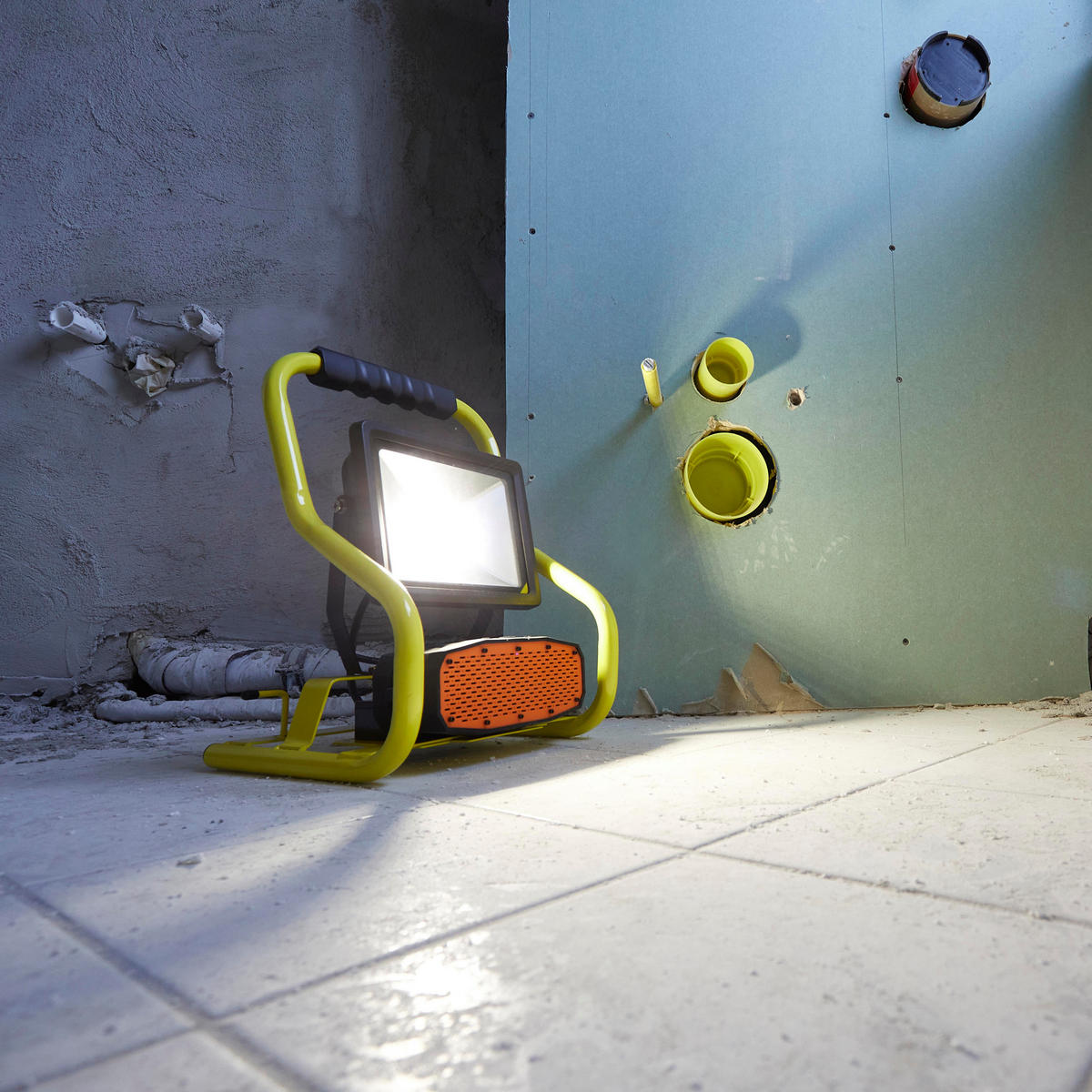 LED-BAUSTRAHLER - 30W mit Bluetooth Lautsprecher und IP44 für Innen- und Außenbereich, 2er-Set - Weiß, Metall (22.6/25.9/35cm) - Northpoint