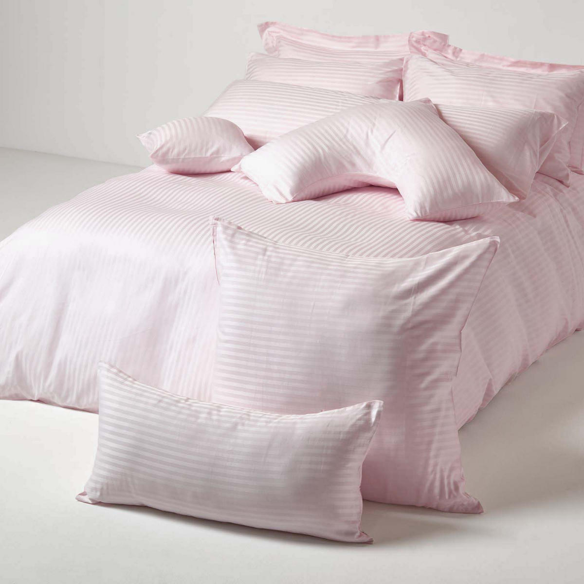 KISSENBEZUG für V-Form-Kissen, Damast-Streifen, Fadendichte 330 - Flieder, Textil (38/76cm) - Homescapes