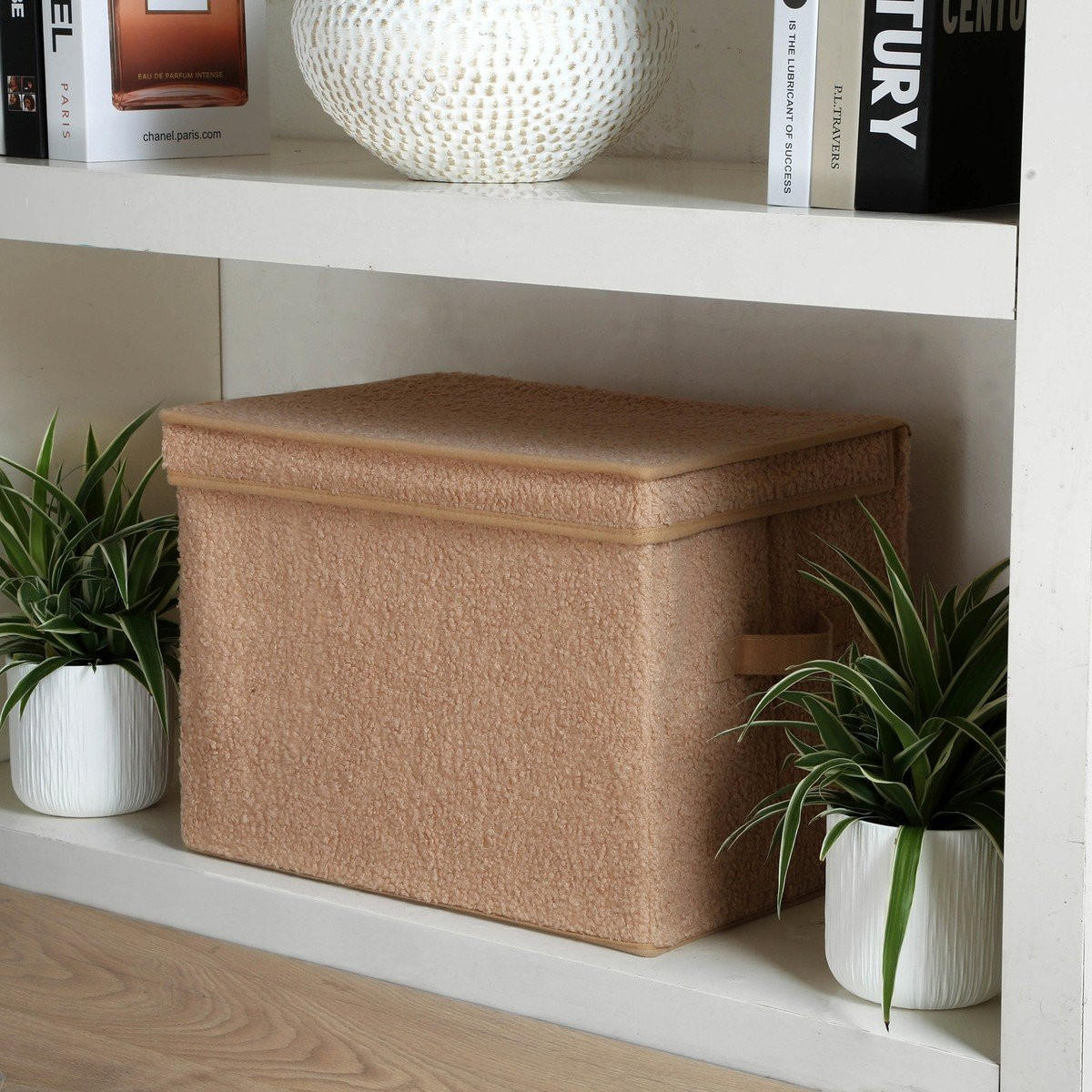 AUFBEWAHRUNGSBOX mit deckel aus bouclé-stoff in beige - 40/28/30 cm - Beige, Textil (40/28/30cm) - Calicosy