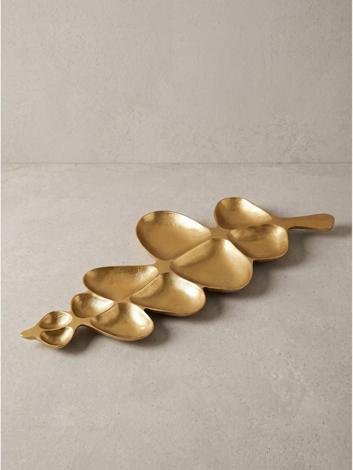 DEKOSCHALE NUMANA, Aluminium, handgefertigt, Gold, 60,5 x 17,5 x 3 cm - Goldfarben, Metall (3cm) - KADIMA DESIGN