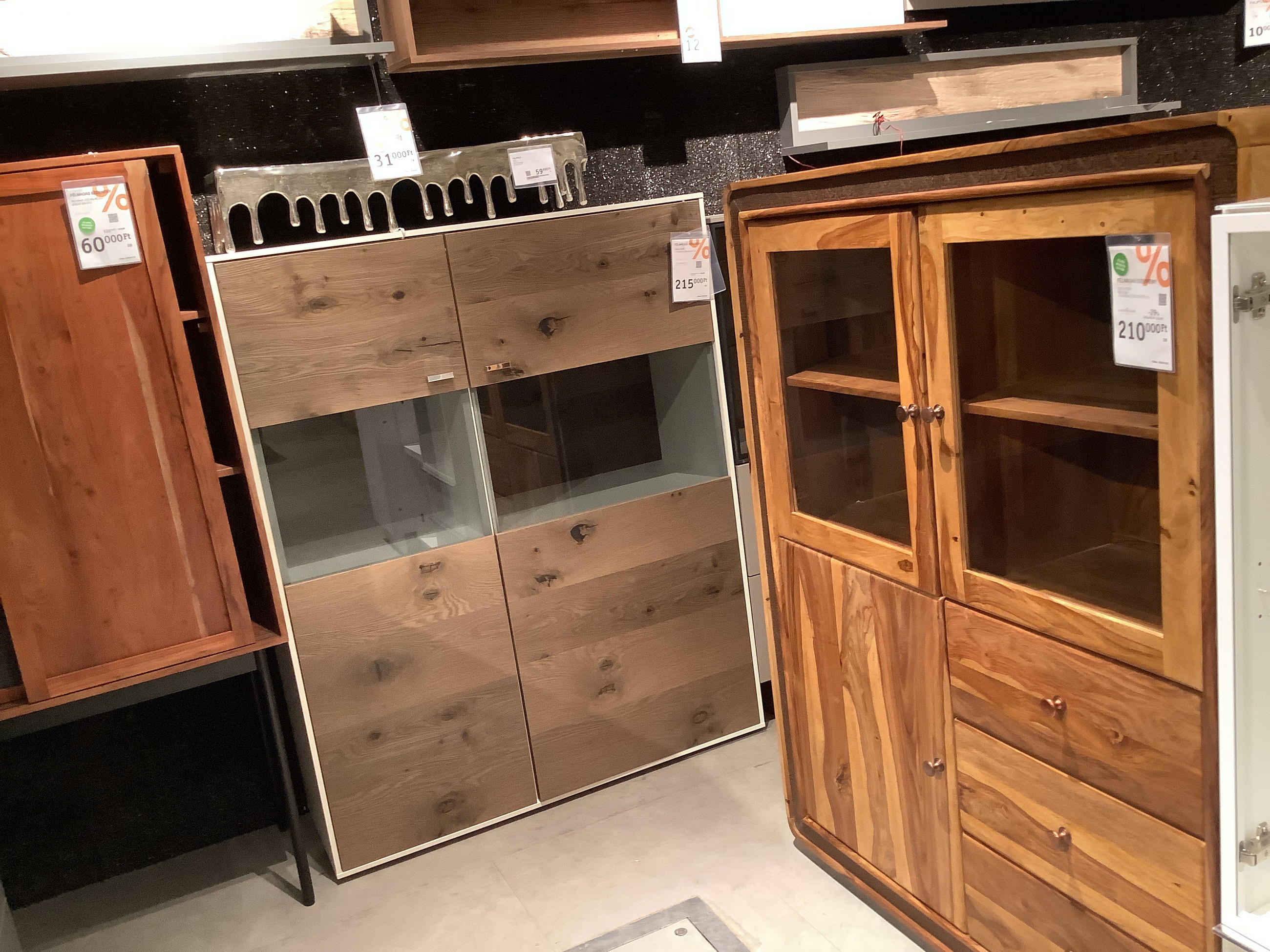 BARCELONA FÉLMAGASSZEKRÉNY