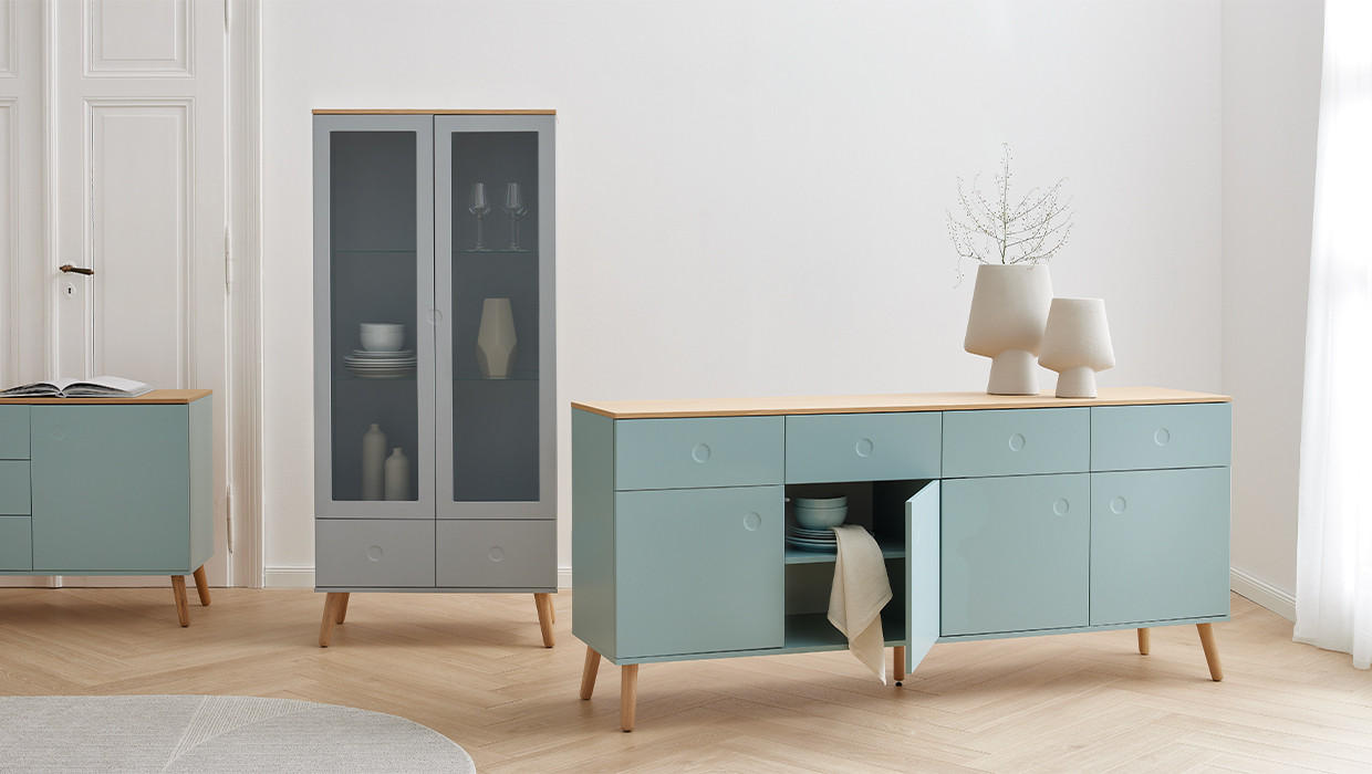 Skandi Wohnzimmer, mintfarbene Kommode