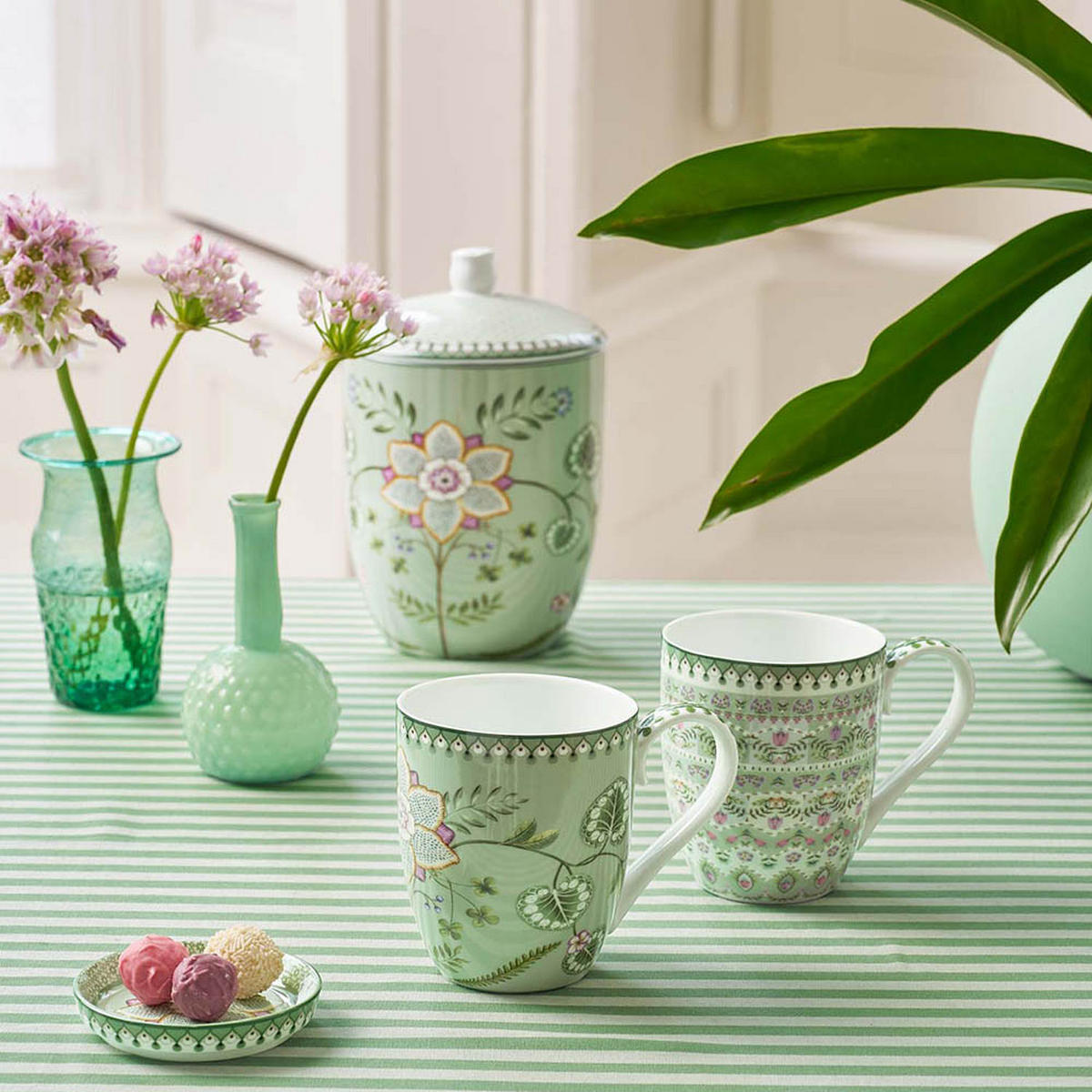 BECHER 2er-Set Xl lilie & lotus light grün 450 ml - Grün, Keramik (0.45L) - Pip Studio
