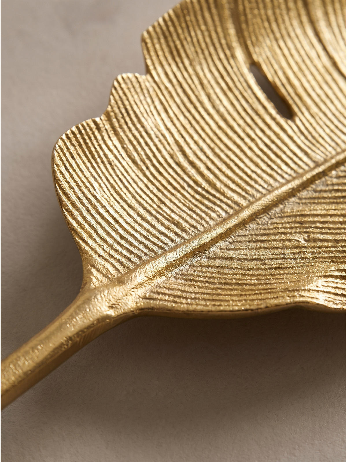 DEKOSCHALE SUBIACO, Aluminium, handgefertigt, Gold, 80 x 26 x 5 cm - Goldfarben, Metall (5cm) - KADIMA DESIGN