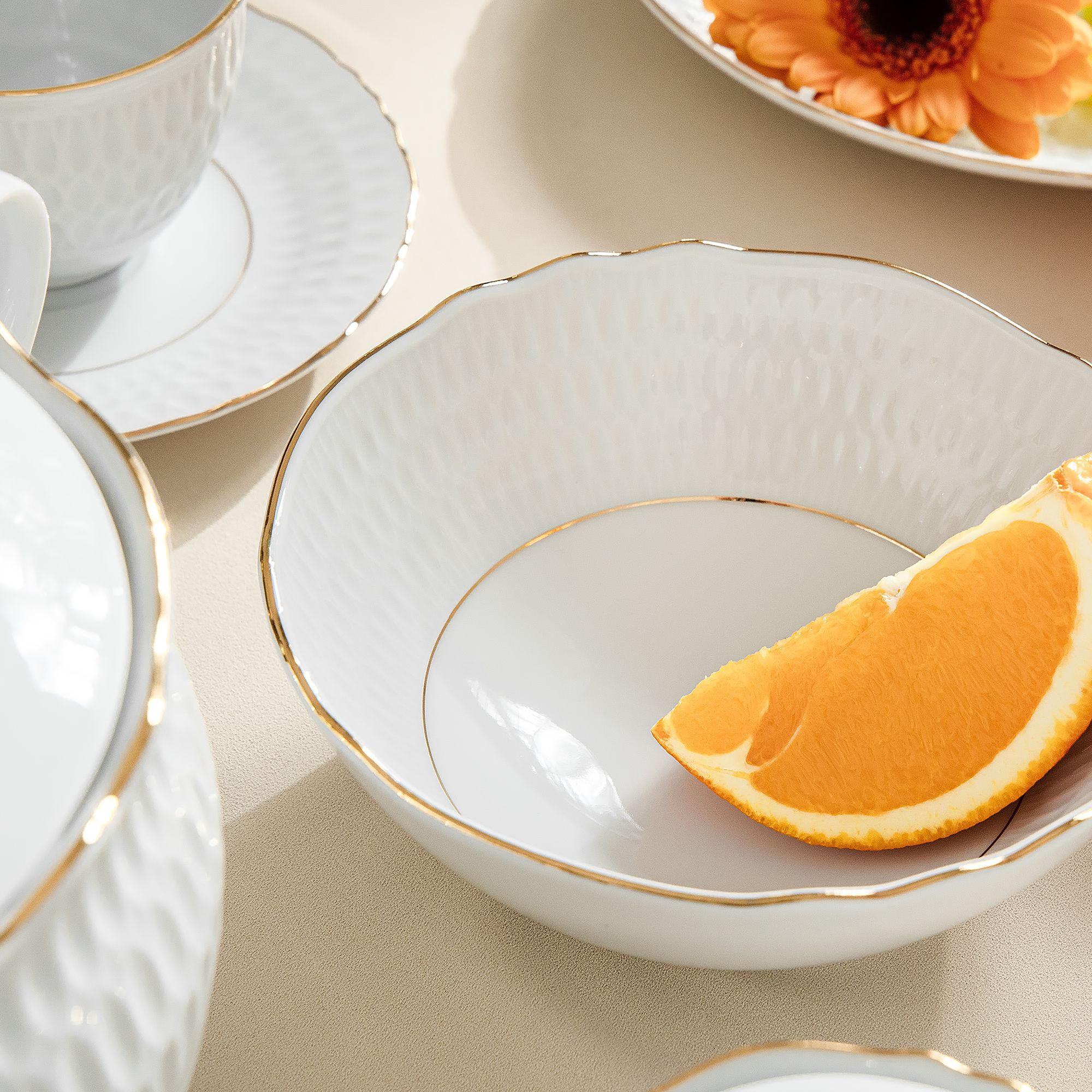 SALATSCHÜSSEL CMIELOW SOFIA GOLD aus Porzellan - Weiß, Keramik (17/17/6.6cm) - KONSIMO®