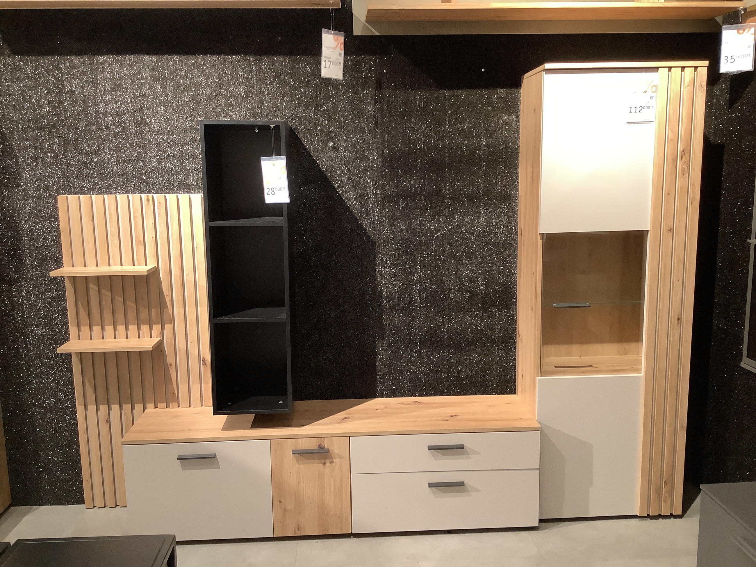 SZEKRÉNYSOR- GATWICK - Xora