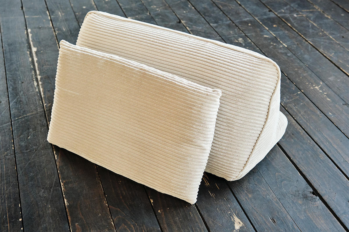 HOCKER MIT RÜCKENKISSEN WIOLO SOFT Cremeweiß Cord - Creme/Schwarz, Kunststoff/Textil (111/84/111cm) - KAWOLA