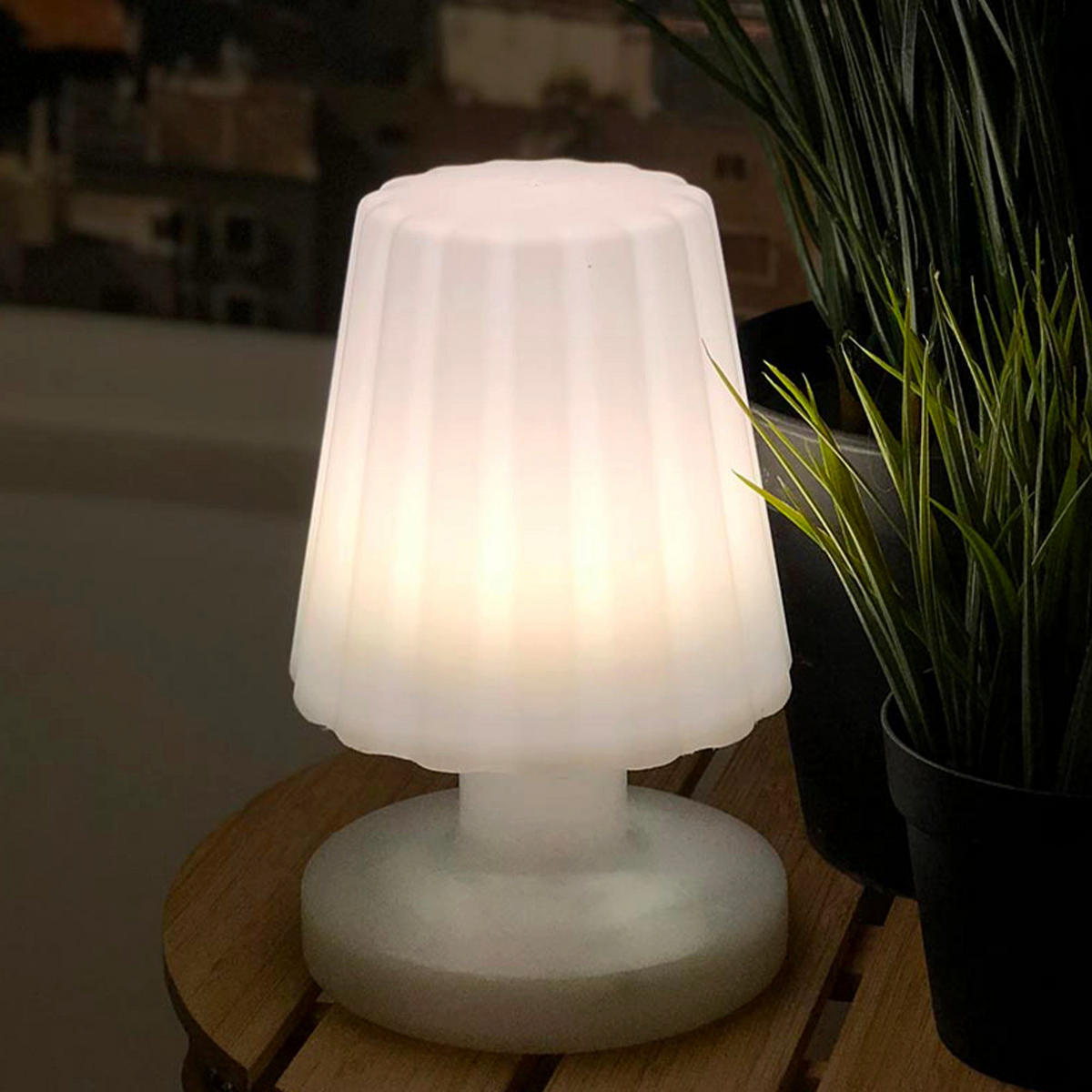 LED-TISCHLAMPE LADY weiß - Weiß, Kunststoff (13/13/22cm) - Lumisky