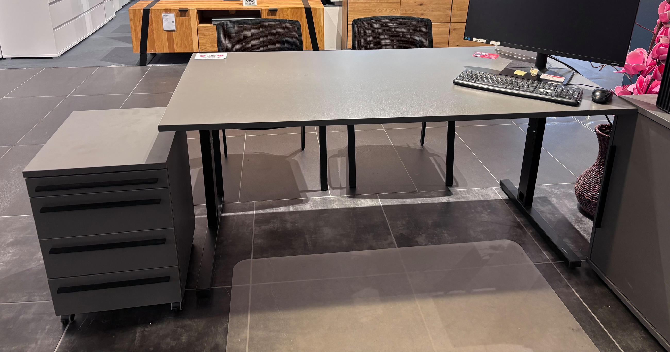 BÜRO RENTON - Novel