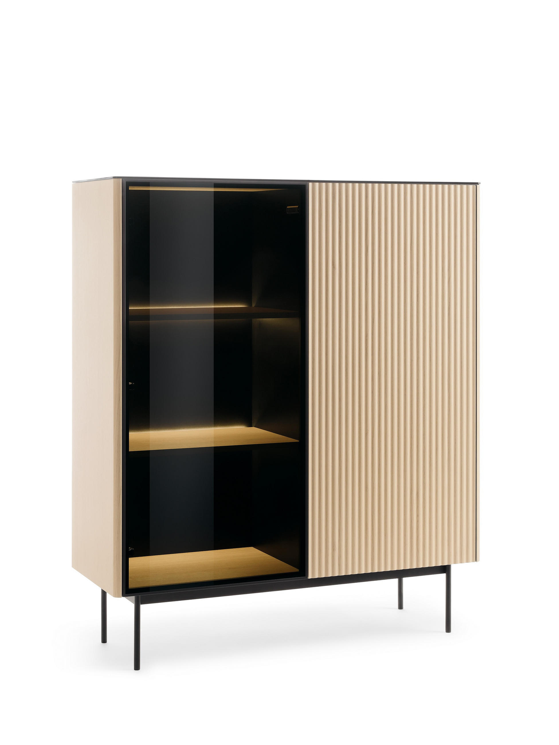 VITRINE Rita Vincenza Eiche, mit LED Beleuchtung und Glasfront - Eichefarben/Schwarz, Holzwerkstoff (107/126/39cm) - Bettso