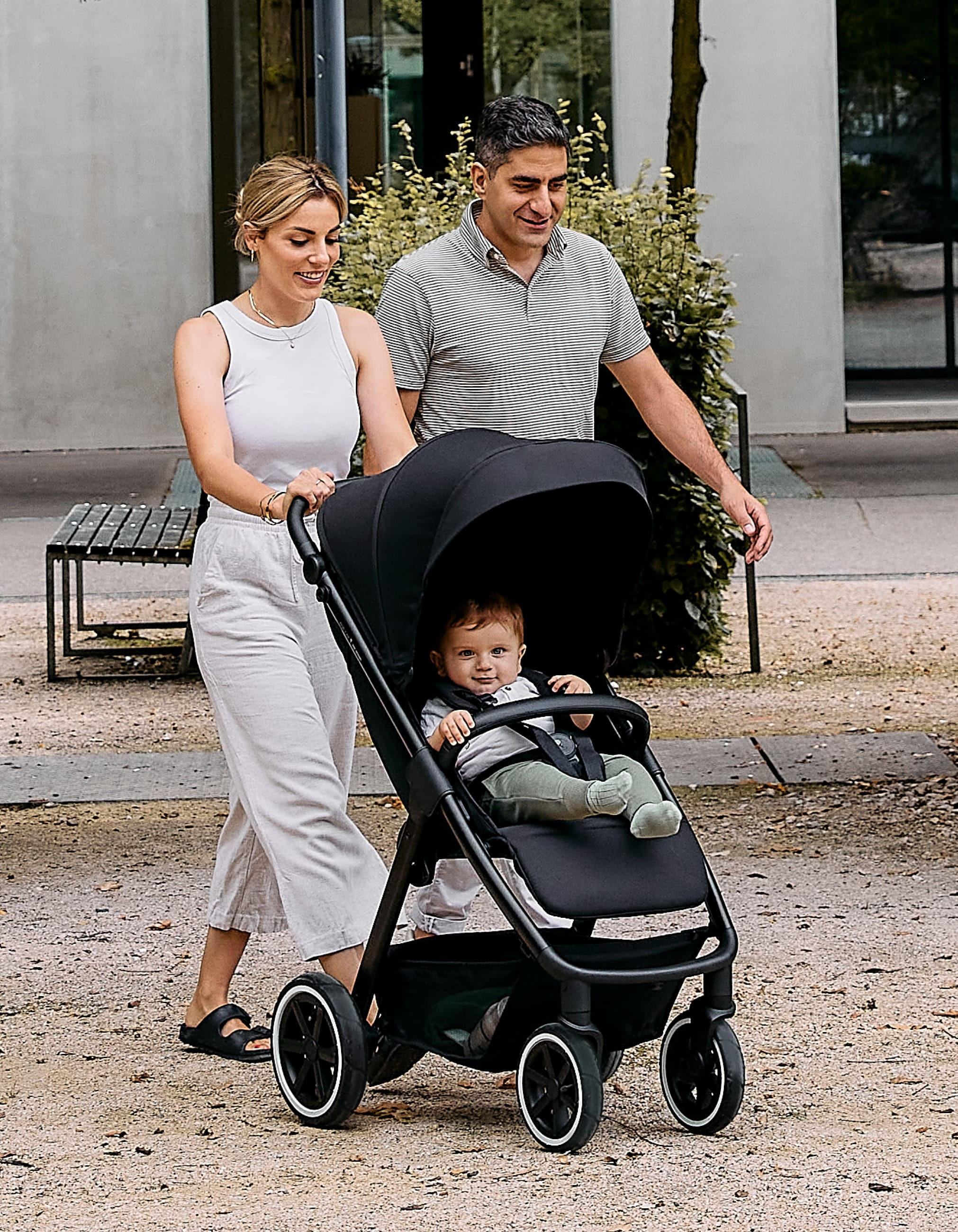 ABC DESIGN Moodbild von Familie mit Buggy on Tour