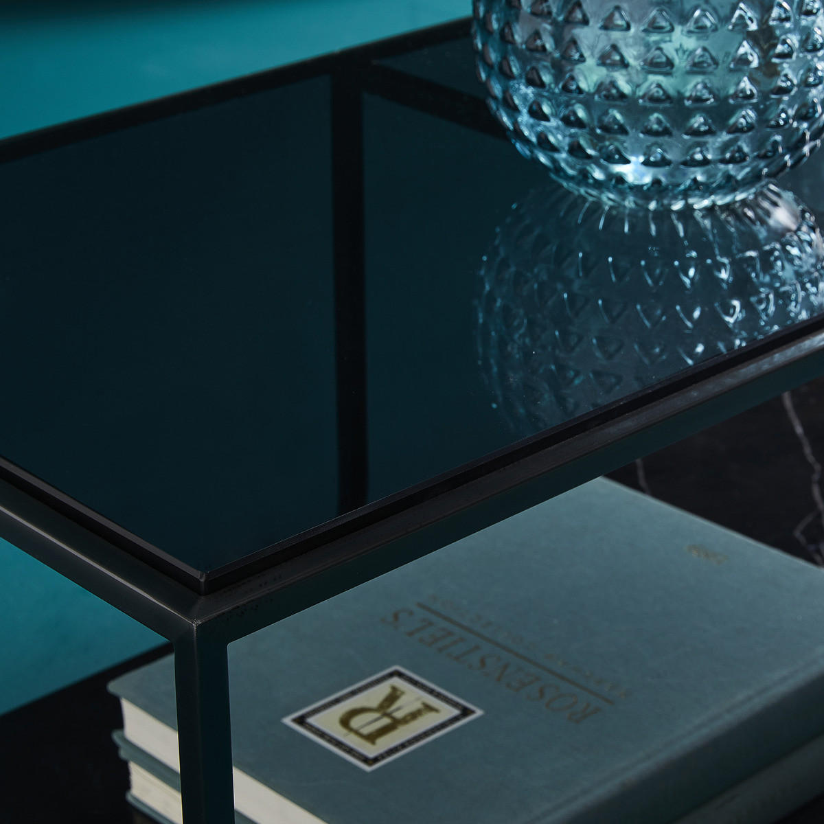 GLASCOUCHTISCH L140 cm x H40 cm – BALTHAZAR - Schwarz, Glas (143/30/40cm) - Signature