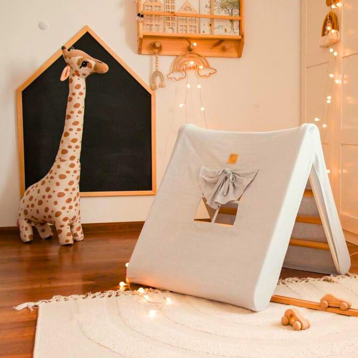 KLETTERDREIECK Haus für Kinder mit Grau-Blauem Dach, Zarter Stoff, Montessori, Weiß - Rosa/Weiß, Holz (59.5/59/60cm) - MeowBaby