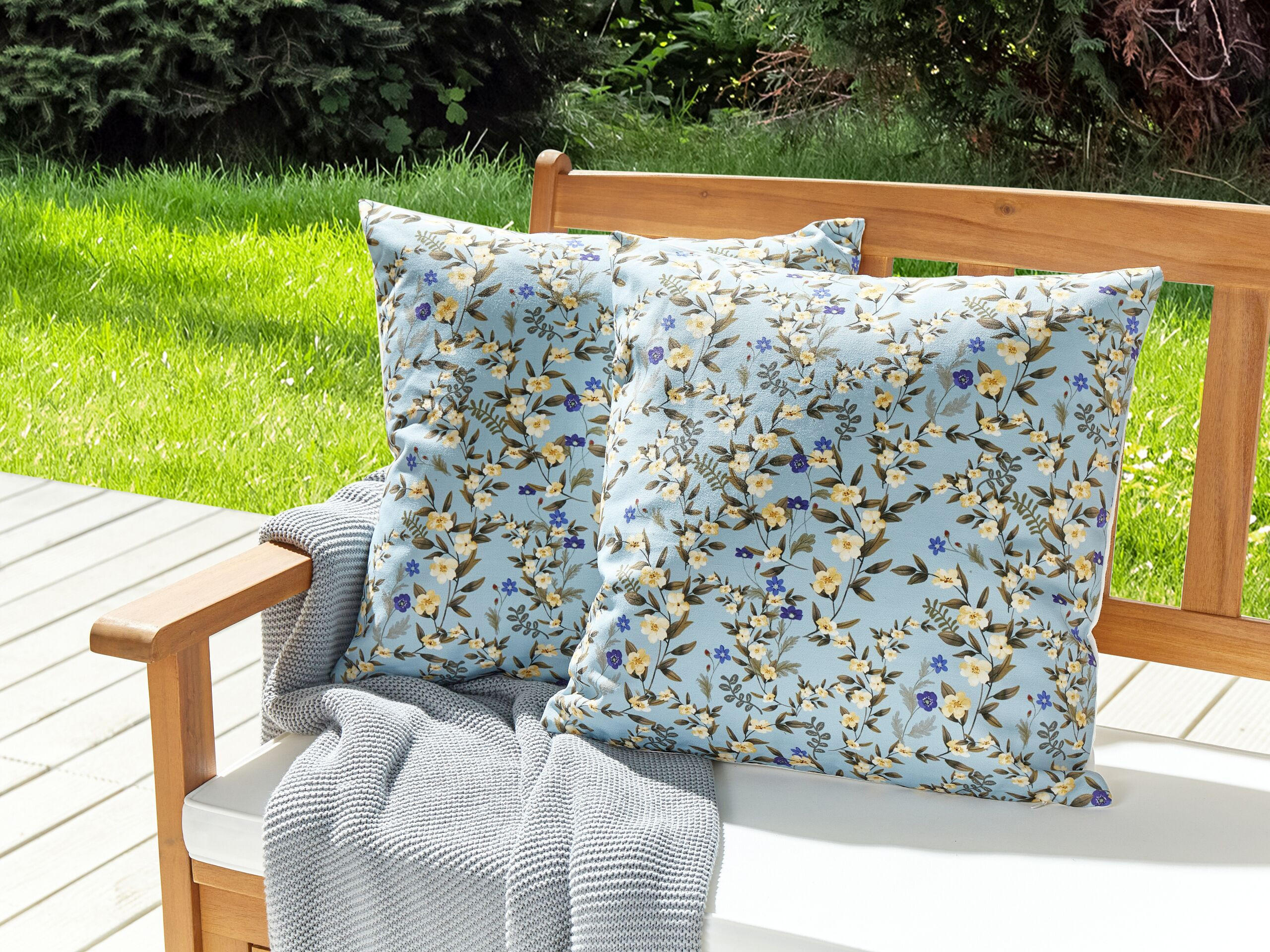 GARTENKISSEN 2er-Set Blumenmuster blau 45/45 cm Valloria - Hellblau, Textil (45/45cm) - Beliani