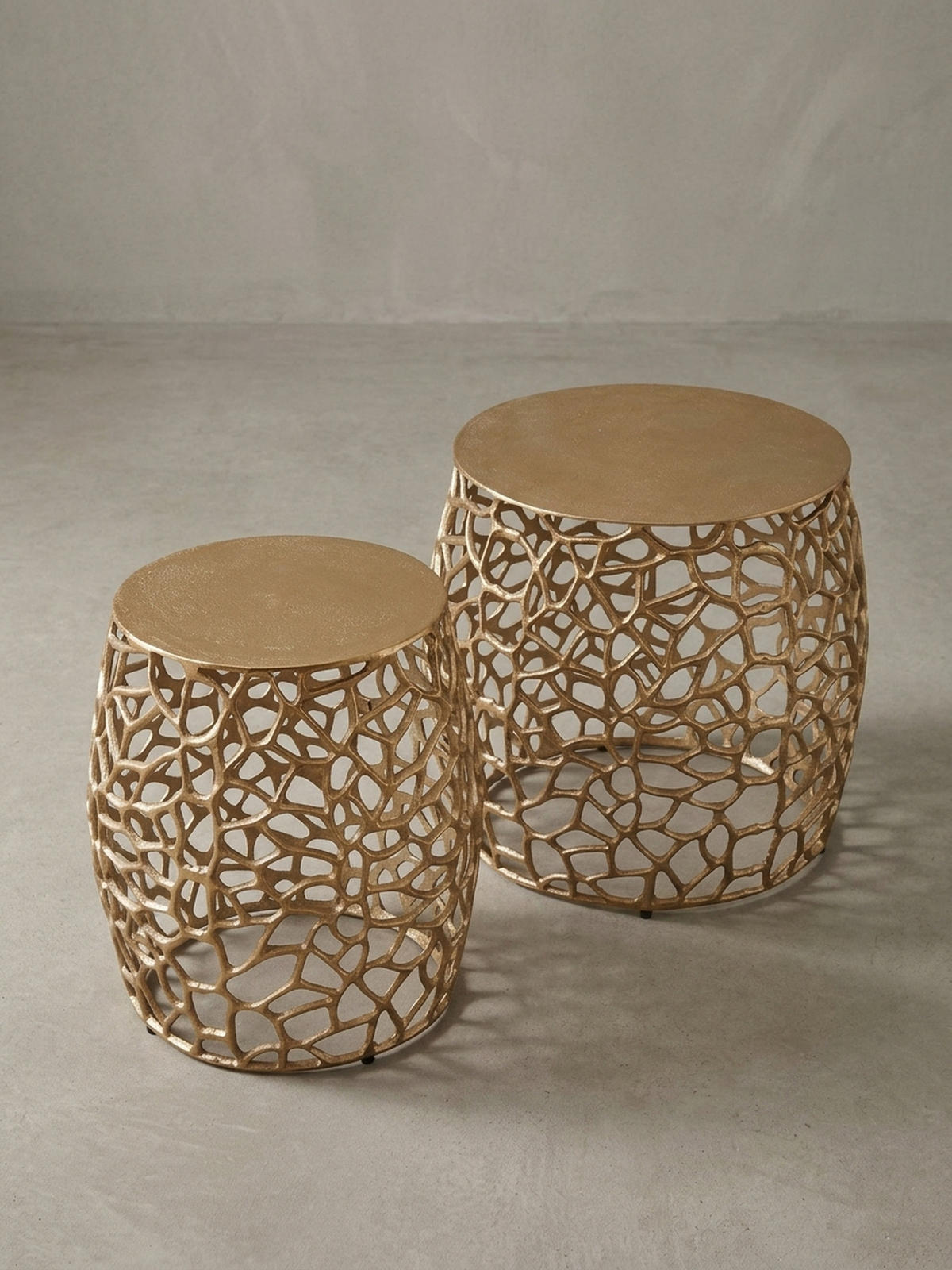 SATZTISCH Set – 2-teilig Aluminium Gold handgefertigt Aststruktur - Goldfarben, Metall (46/46/42cm) - KADIMA DESIGN