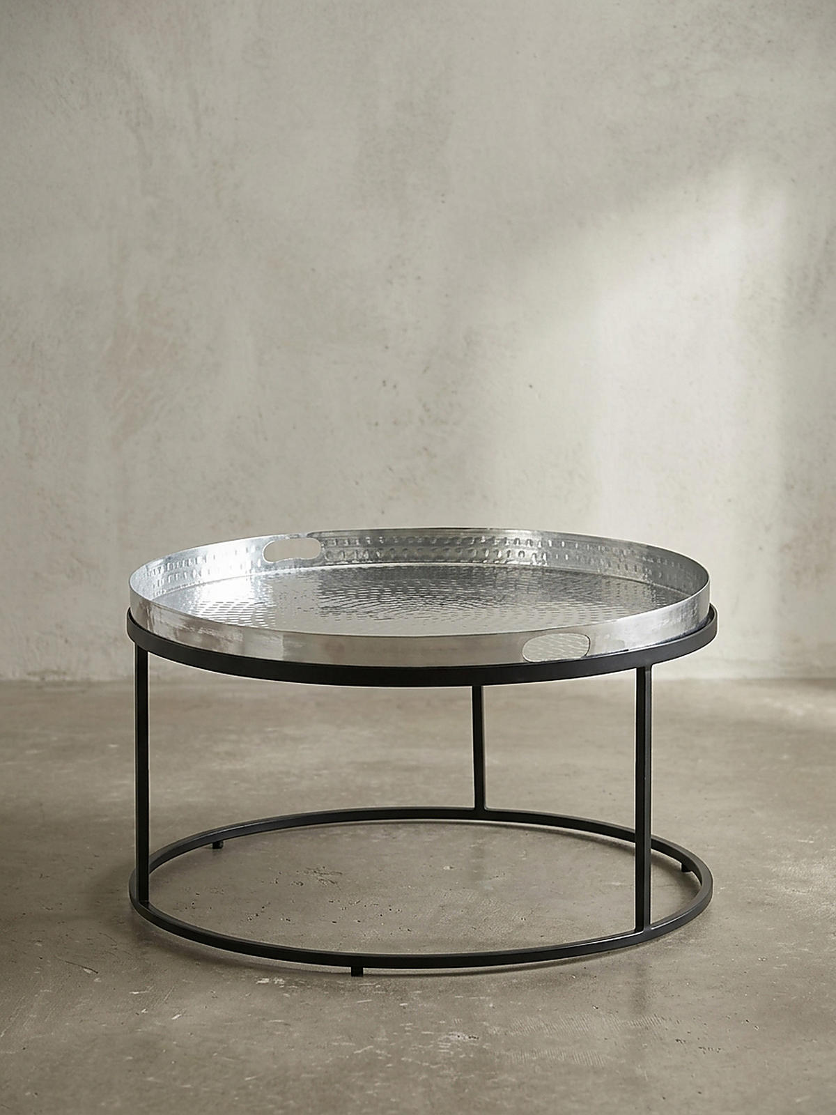 COUCHTISCH mit Hammerschlag-Struktur, abnehmbares Tablett, aus Aluminium und Eisen, Silber 62x62x36 cm - Silberfarben/Schwarz, Metall (62/62/36cm) - KADIMA DESIGN