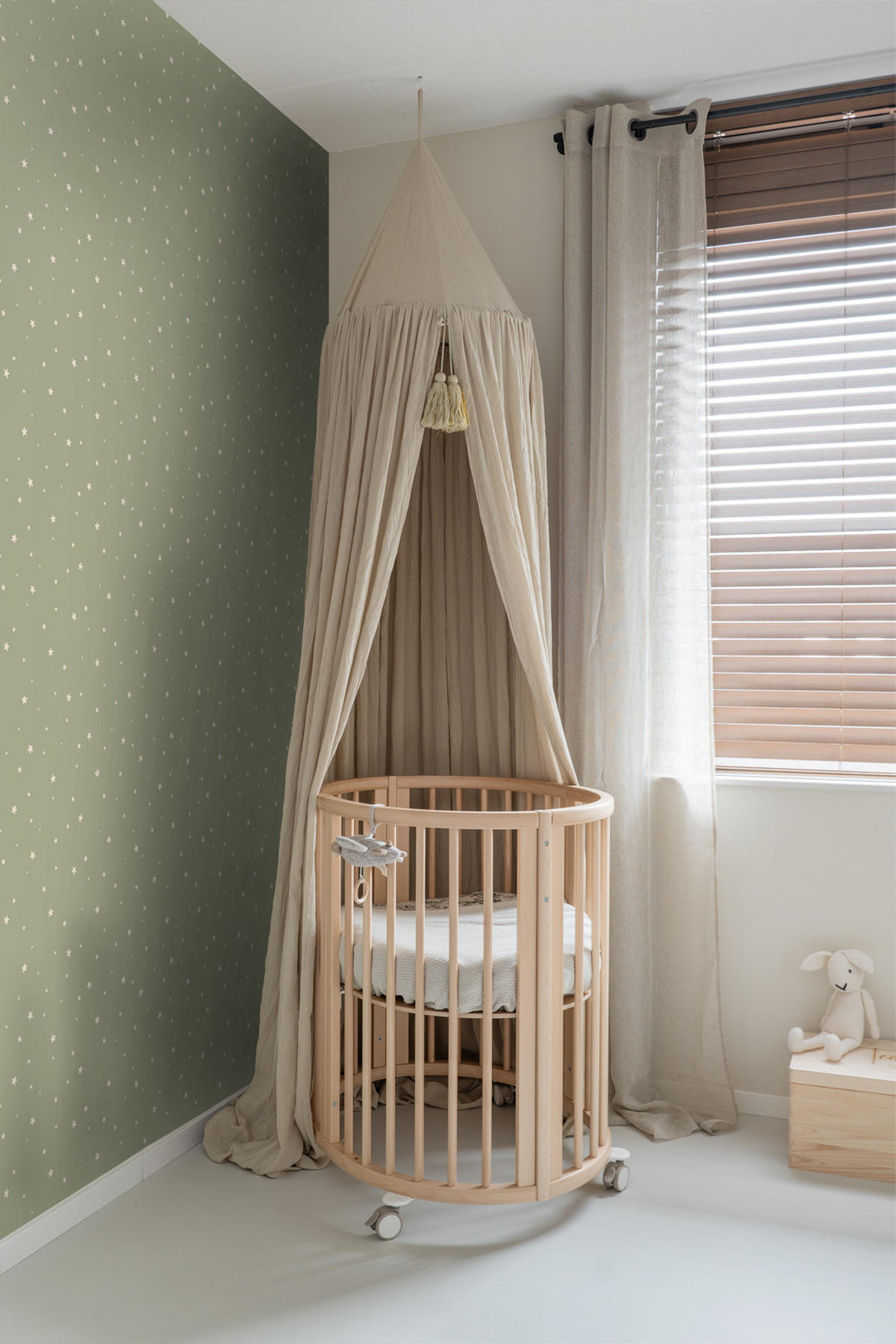 TAPETE kleine Sterne 53 cm x 10.05 m - Grün, Papier (53/0.1cm) - ESTAhome