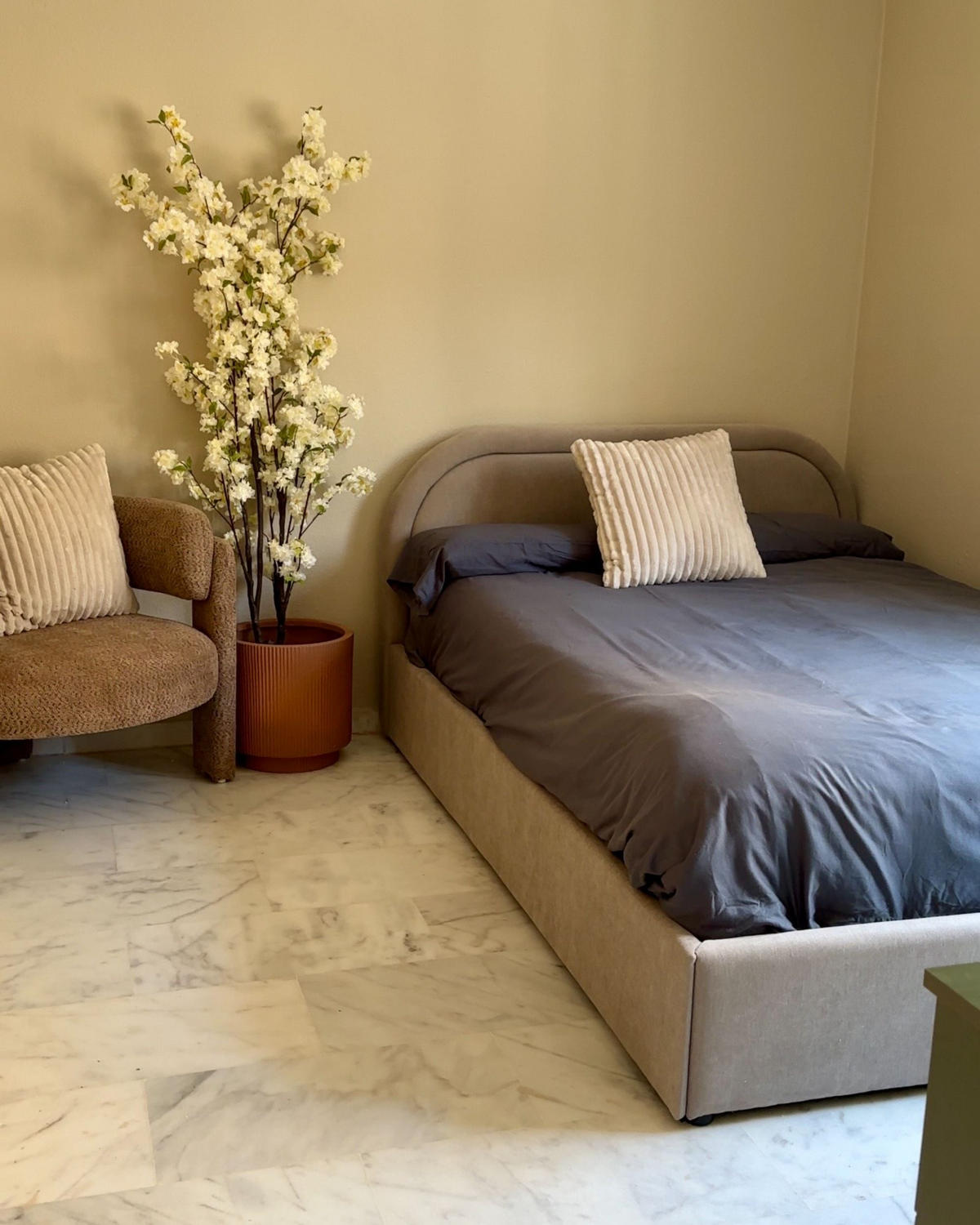 POSTEL s úložným prostorem 140/200 cm Žinylková látka Taupe Quillien - šedohnědá, textil (140/200cm) - Beliani