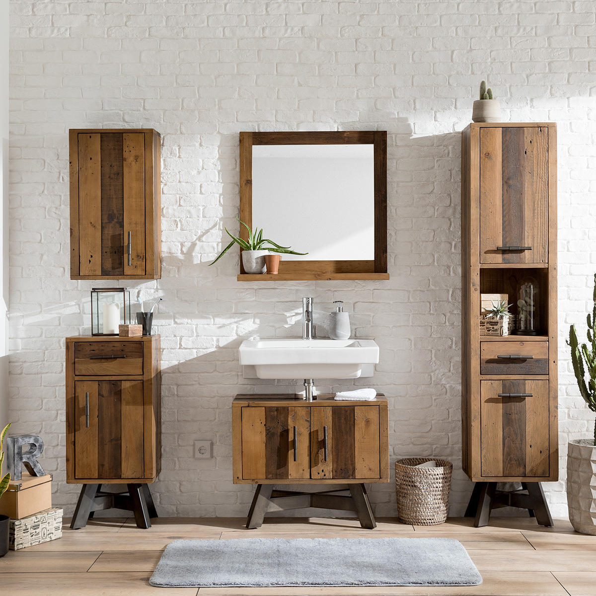 SPIEGEL - Pinie massiv - Pinie Dunkel - Braun, Holz (68/69/22cm) - home24