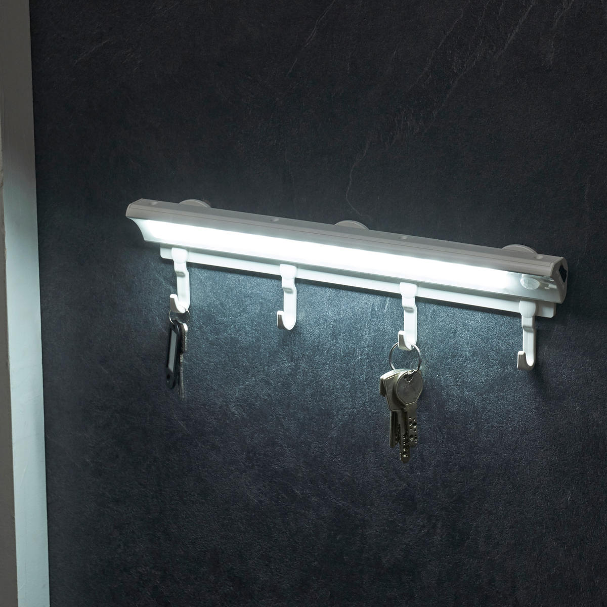 LED-SENSORLEUCHTE - Garderobenleiste mit Bewegungsmelder und Dämmerungssensor für Flur und Eingangsbereich, 4 Haken - Weiß, Kunststoff (2.6/31.1/3.6cm) - Northpoint