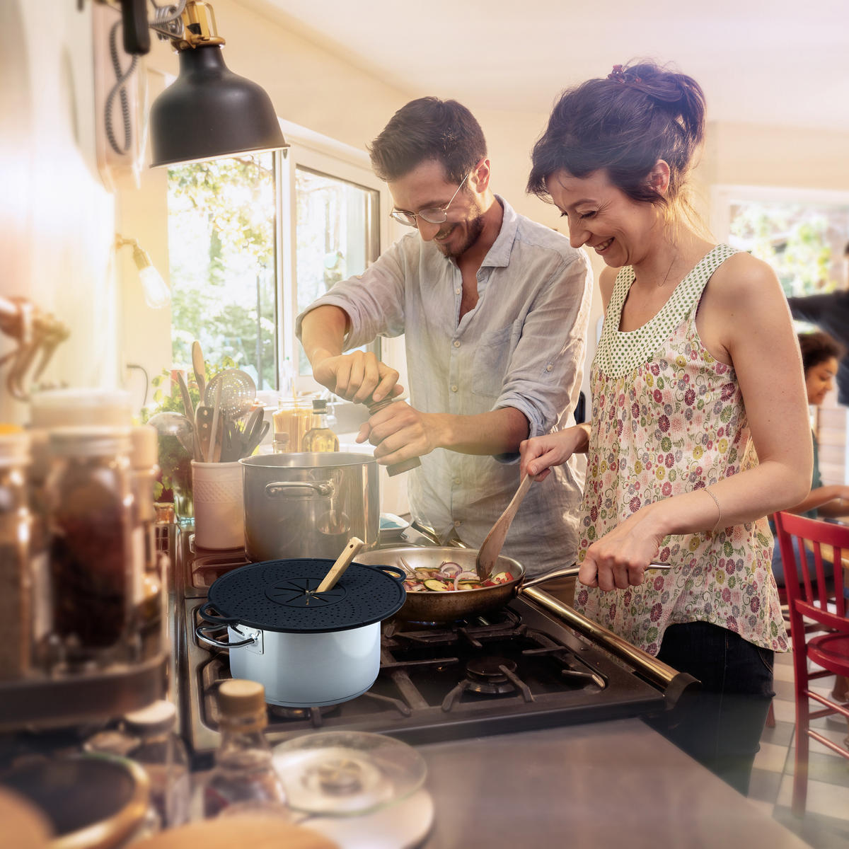 ÜBERKOCHSCHUTZ - Schwarz, Kunststoff/Metall (31/36.5/1cm) - Relaxdays