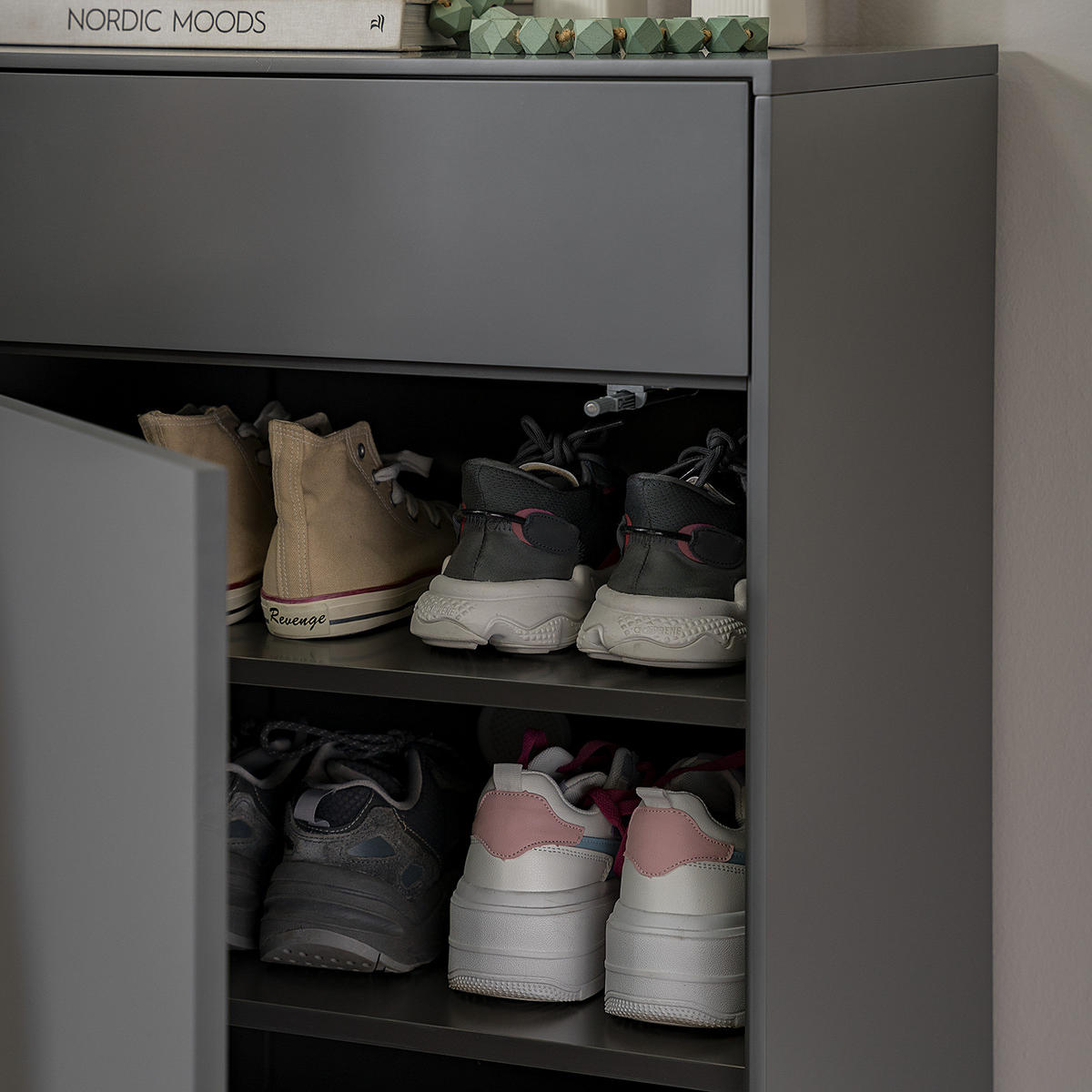 SCHUHKOMMODE mit 1 Schublade und 1 Tür - Eichefarben/Grau, Holzwerkstoff (60/132/38cm) - home24