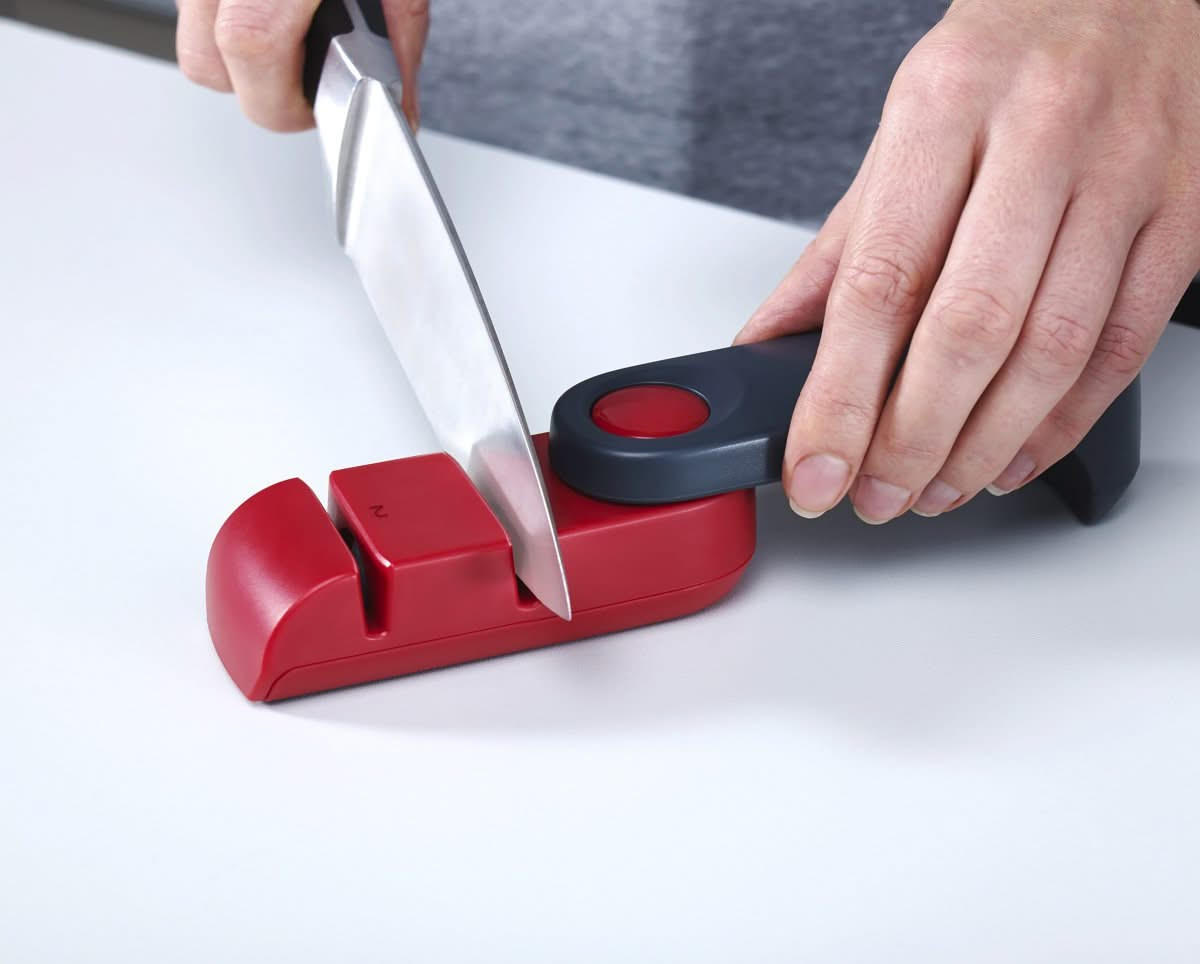 MESSERSCHÄRFER Rota - Rot, Kunststoff (13/4/4cm) - Joseph Joseph 