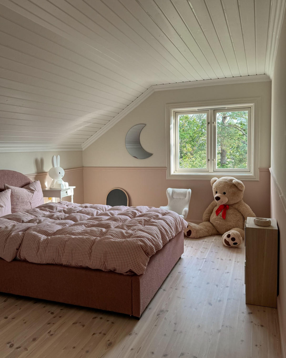 NÁSTĚNNÉ ZRCADLO stříbrné Halbmondform 40/60 cm Pesmes - stříbrná, sklo (40/60/1cm) - Beliani