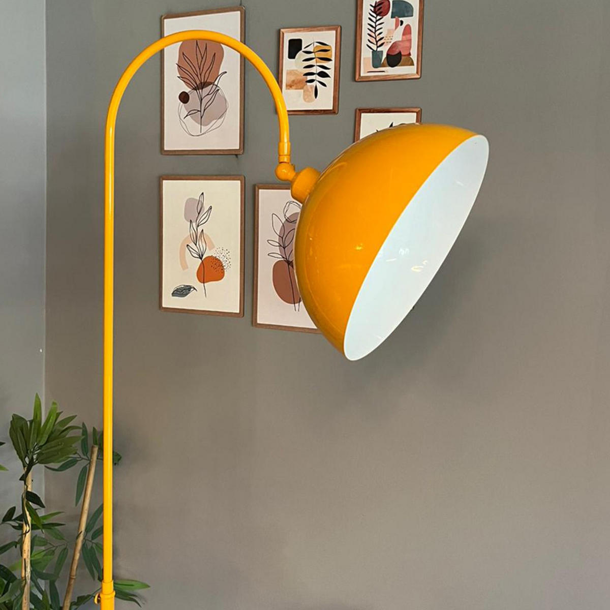 STEHLAMPE Gorkiede aus Metall mit Dimmer und Ablage - Gelb, Metall (37/37/170cm) - Bamyum