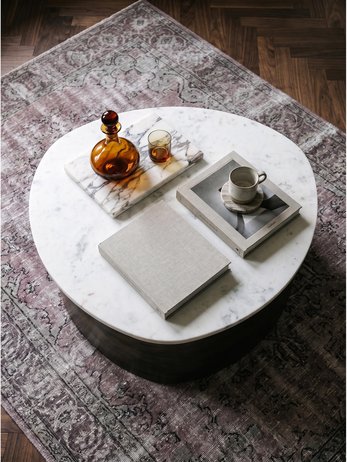 COUCHTISCH VIGEVANO, Marmor, handgefertigt, Weiß-Gold, 63 x 63 x 30 cm - Goldfarben, Stein/Metall (63/63/30cm) - KADIMA DESIGN
