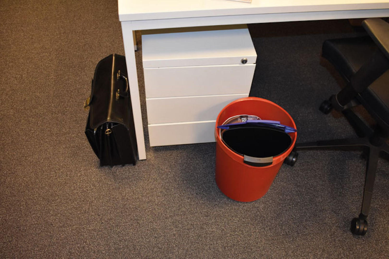 PAPIERKORB Kunststoff 18 Liter 32x31x31 cm Rot - Rot, Metall (31/32/31cm) - PROREGAL