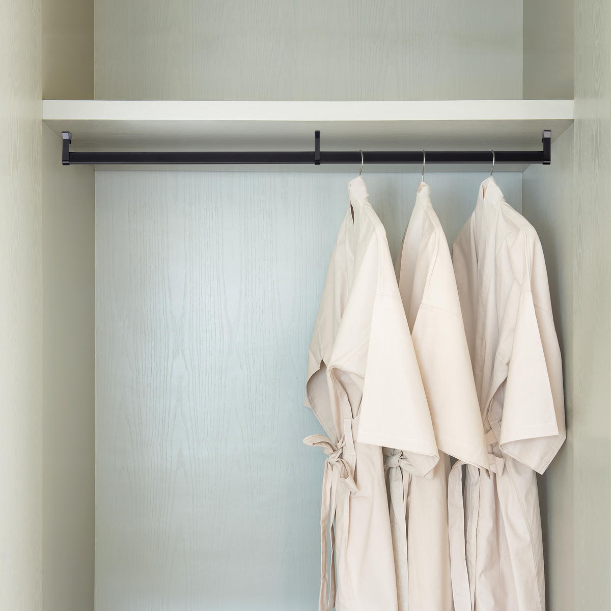 SCHRANKSCHIENEN Silk, 1,15m mit Halterungen, Aluminium und Kunststoff, Schwarz lackiert 2er-set - Schwarz, Metall (120cm) - EMUCA