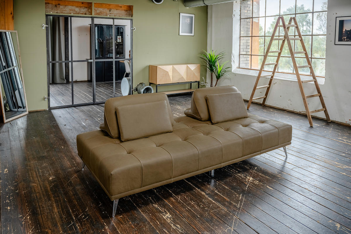 SOFA WIOLO Beige Leder - Beige/Silberfarben, Leder/Metall (240/83/110cm) - KAWOLA