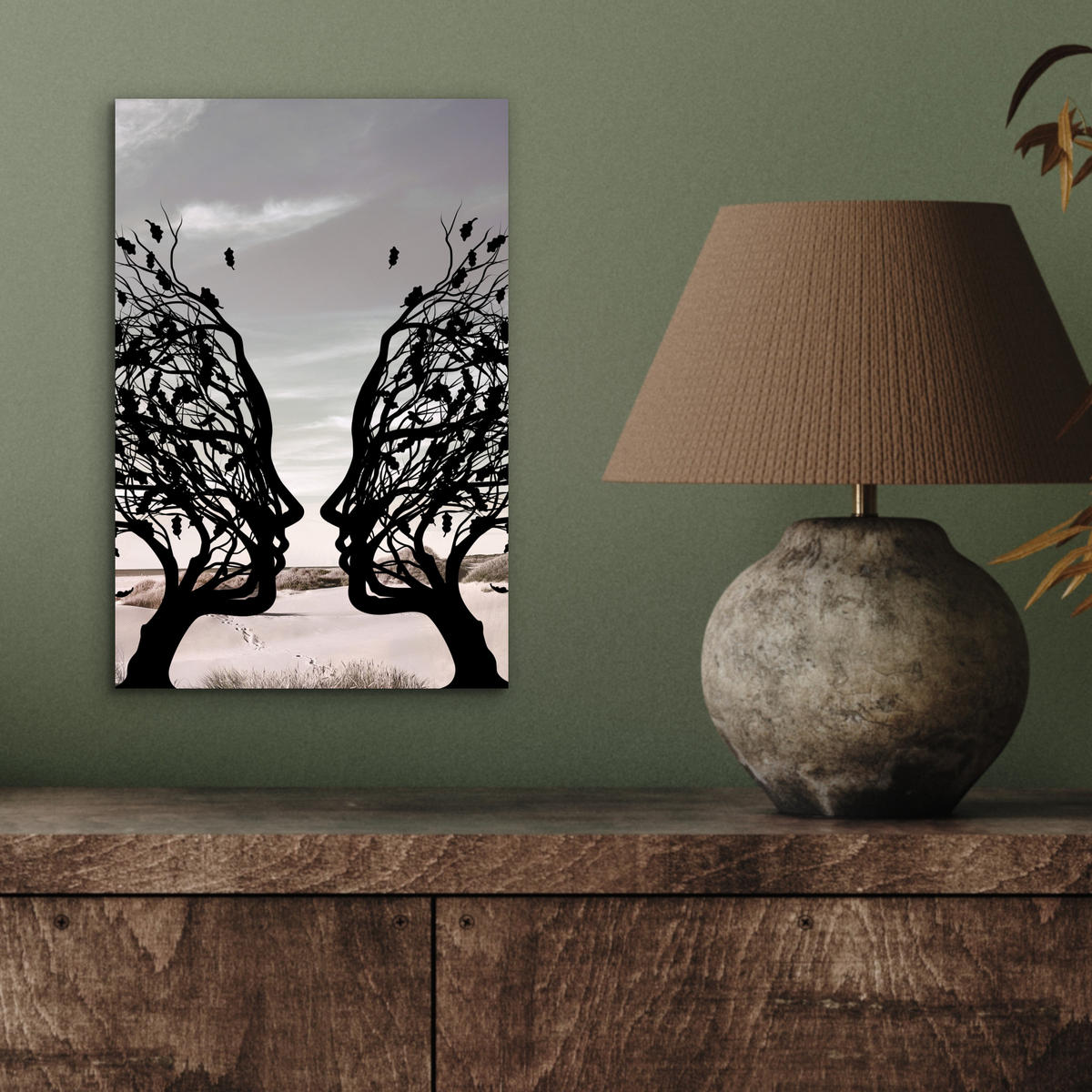 KOVOVÝ OBRAZ Pláž - more - ľudia - strom - moderné umenie 20x30 cm - svetlosivá, kov (20/30cm) - MuchoWow