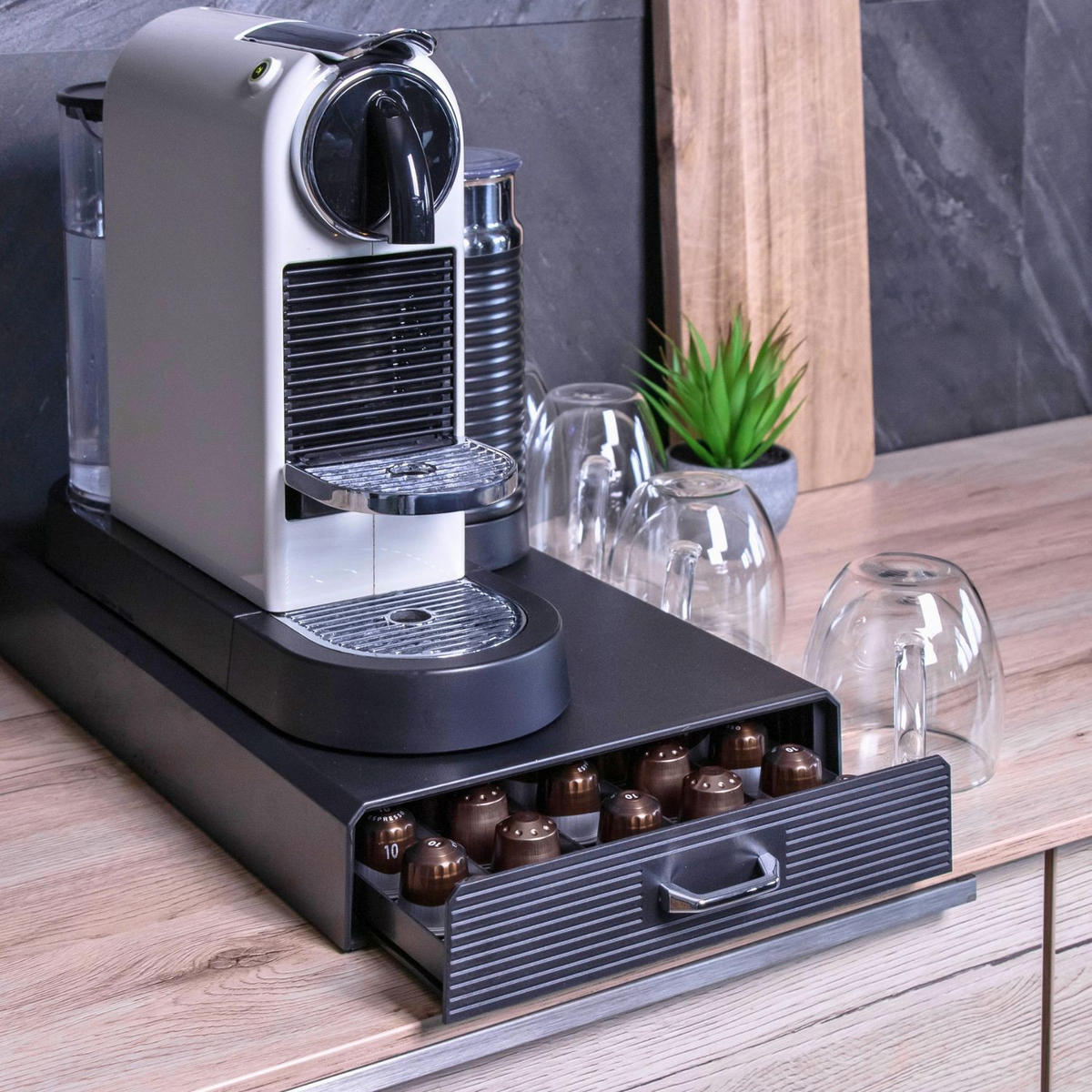 KAFFEEKAPSELHALTER AUFBEWAHRUNGSSCHUBLADE kompatibel mit Nespresso Kapseln - Schwarz, Kunststoff (23.5/6/38.5cm) - Intirilife