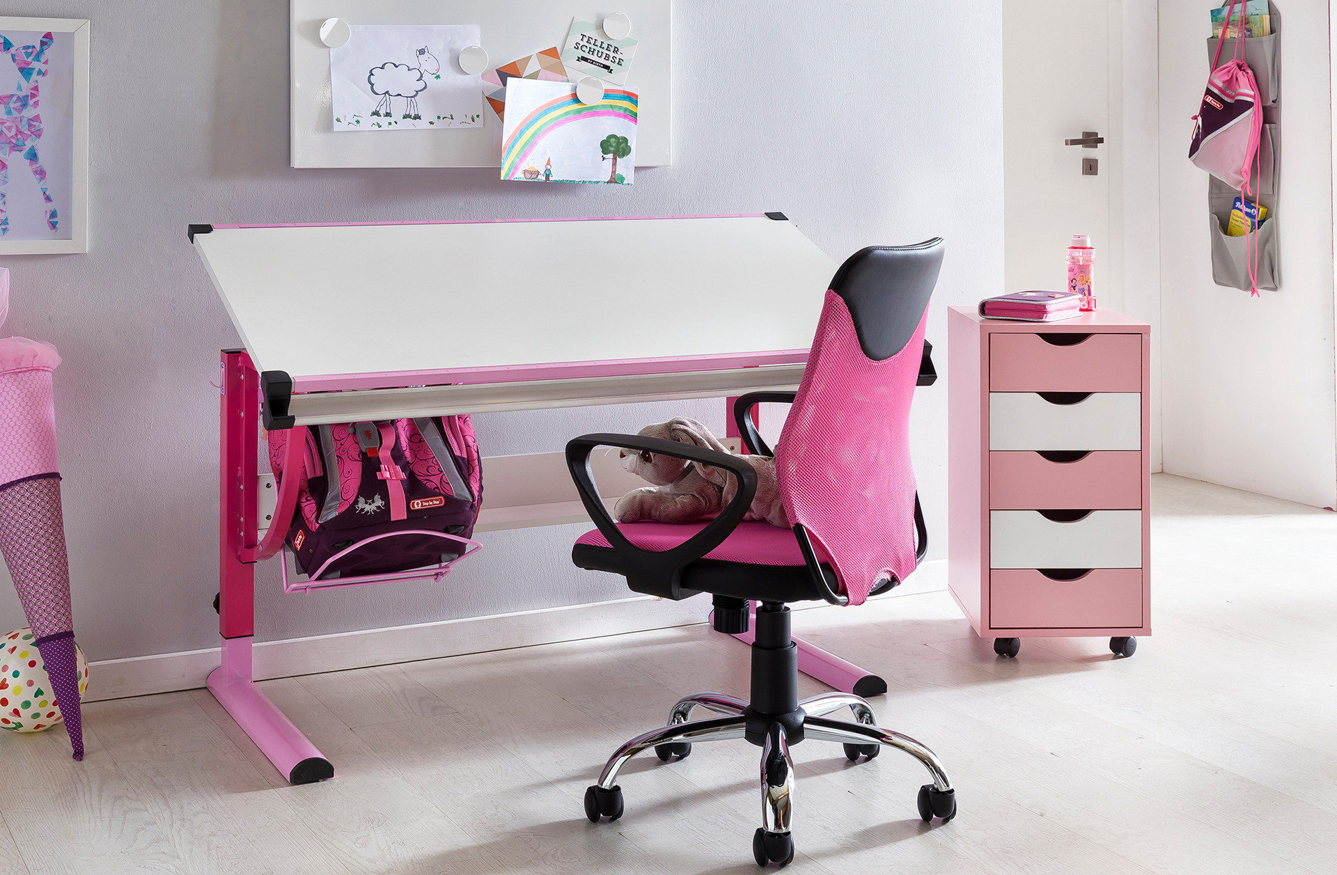 Online Only psací stoly & židle