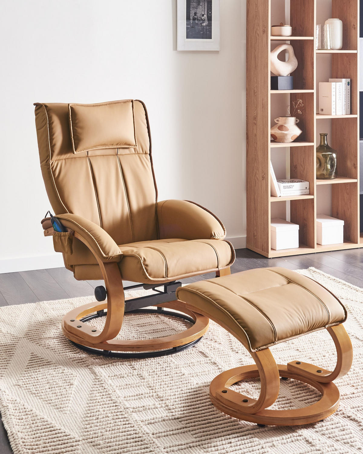 MASSAGESTUHL mit Fußstütze Kunstleder Hellbraun Majestic - Hellbraun, Kunststoff (68/98/82cm) - Beliani