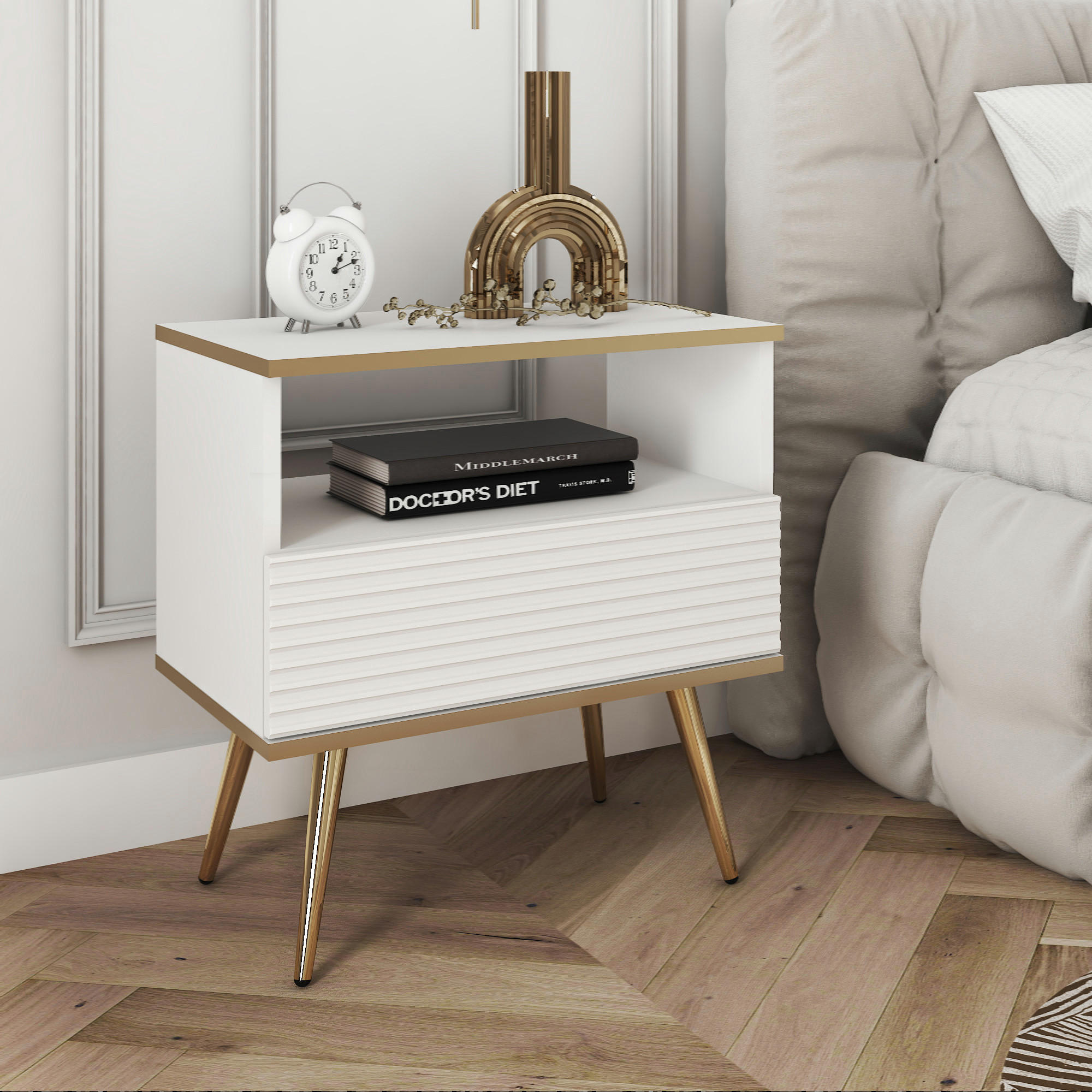 NACHTTISCH BANFF STO2-1S Goldene Metallbeine, geriffelte Fronten, Weiß - Weiß, Holzwerkstoff/Kunststoff (54/59/39cm) - Komodee