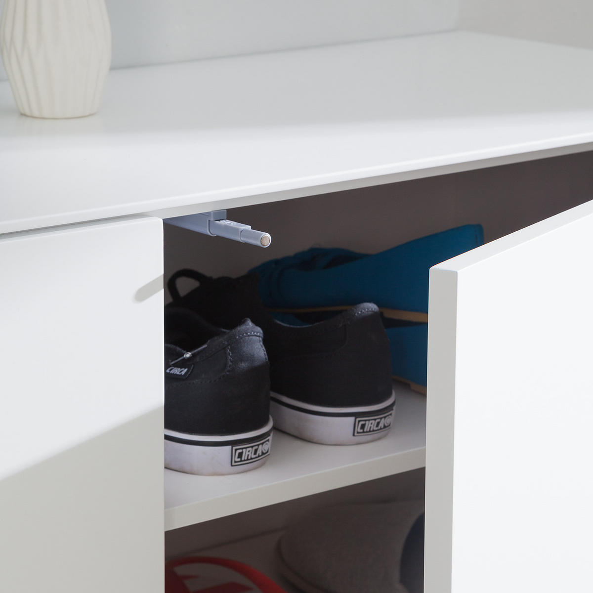 SCHUHKOMMODE mit 2 Türen - Eichefarben/Weiß, Holzwerkstoff (110/132/38cm) - home24