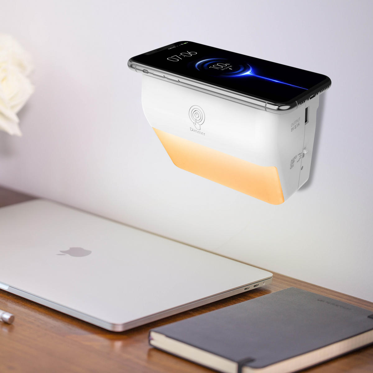 LED-NACHTLICHT - mit Farbwechsel, Touch-Dimmer und induktiver Ladeschale für Smartphones - Weiß, Kunststoff (11/12/9.4cm) - Northpoint
