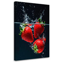 LEINWANDBILD, Erdbeeren fallen ins Wasser vor schwarzem Hintergrund - Rot, Textil (20/30cm) - Feeby