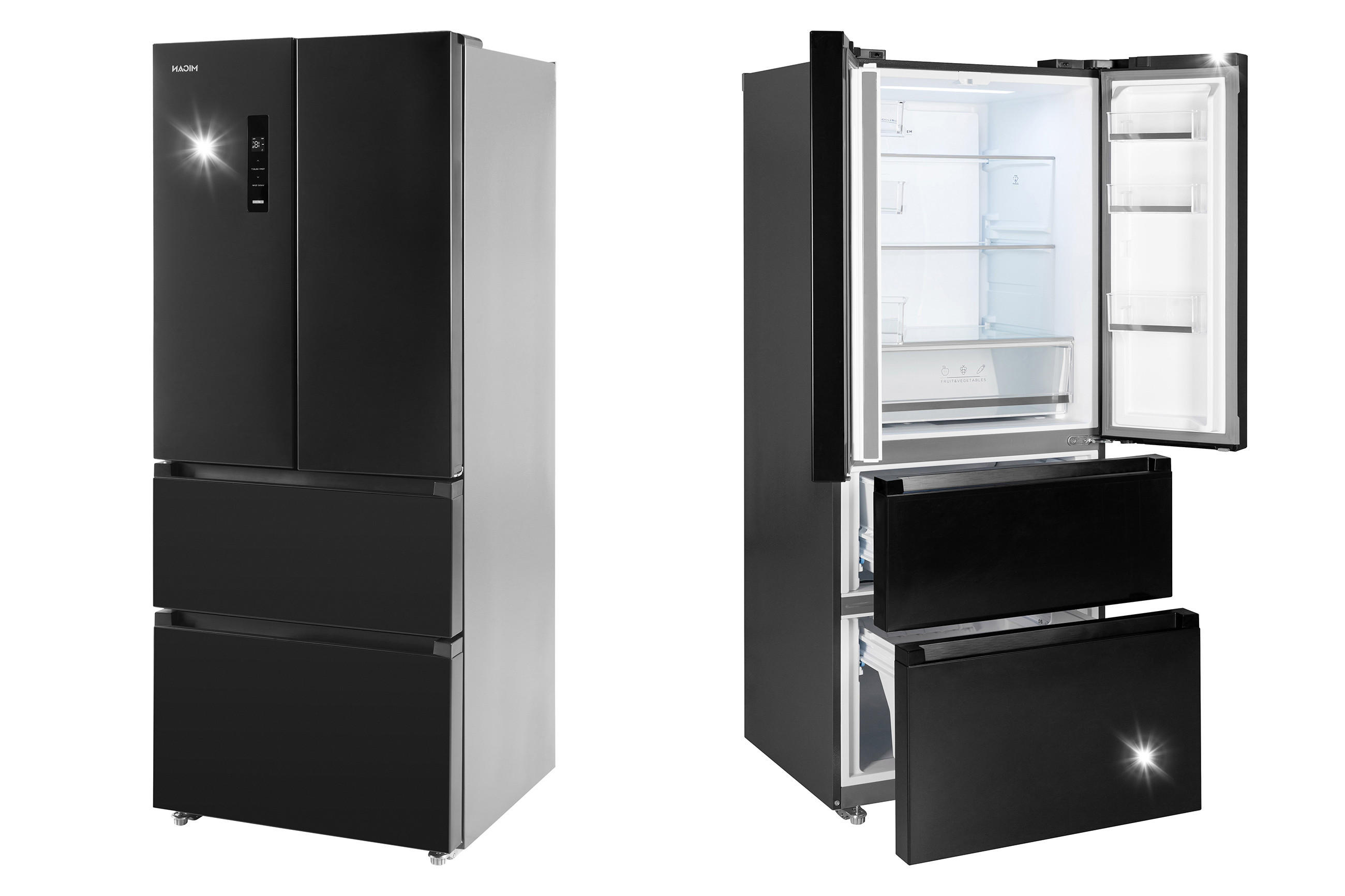 Zwei freigestellte Kühschrankansichten, von innen und außen glänzend, nach frischer Reinigung.