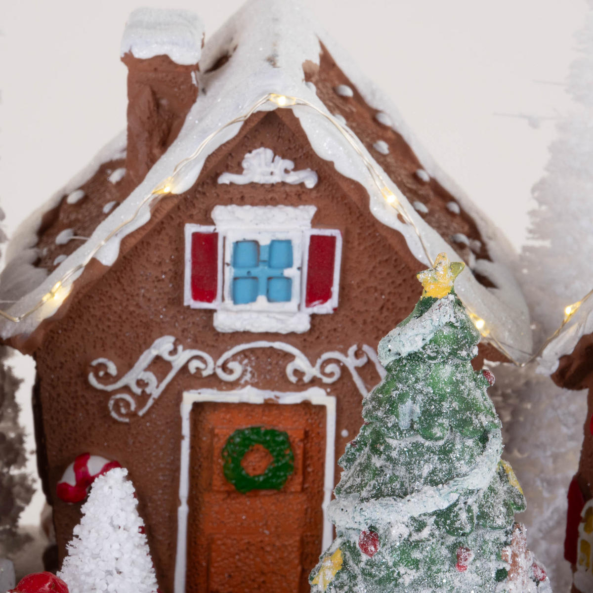 WEIHNACHTSSZENE Lebkuchenhaus 31/23 cm - Multicolor, Kunststoff (23/18/31cm) - Fééric Lights and Christmas