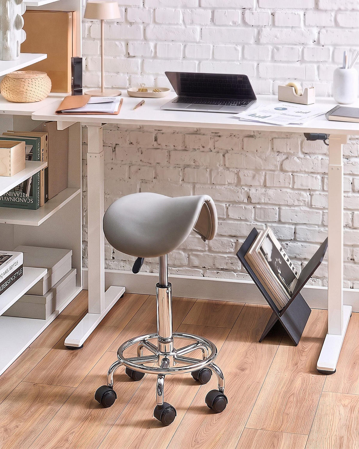 DREHHOCKER Kunstleder Taupe Dumont - Taupe, Kunststoff (38/53/38cm) - Beliani