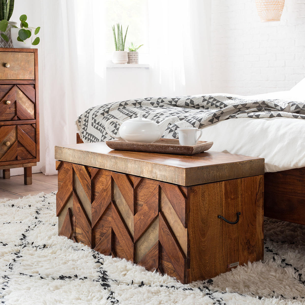 TRUHE - Akazie massiv / Metall - Akaziefarben, Holz (80/40/40cm) - home24