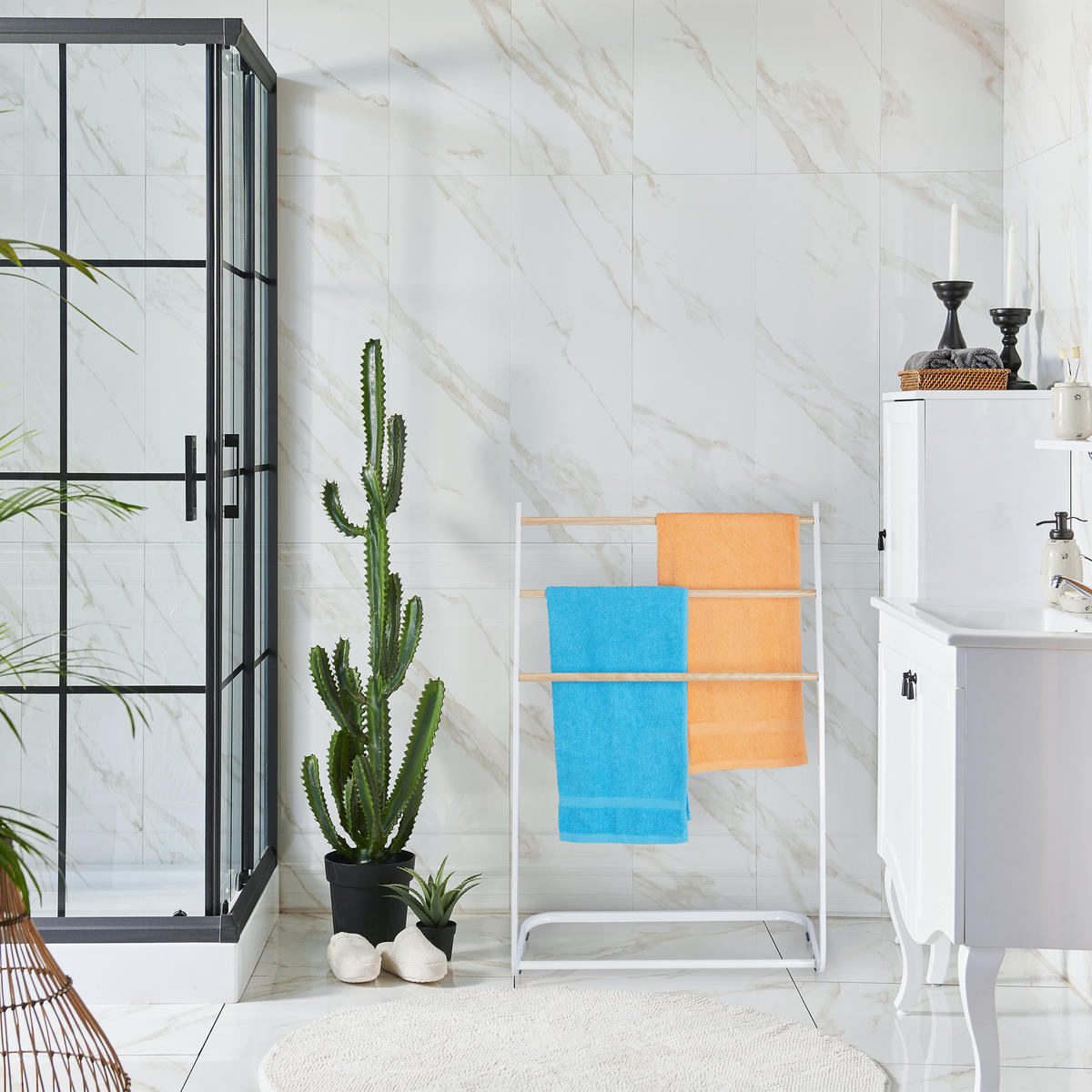 STOJAN na osušky - biela, kov (58/87/29.5cm) - Relaxdays