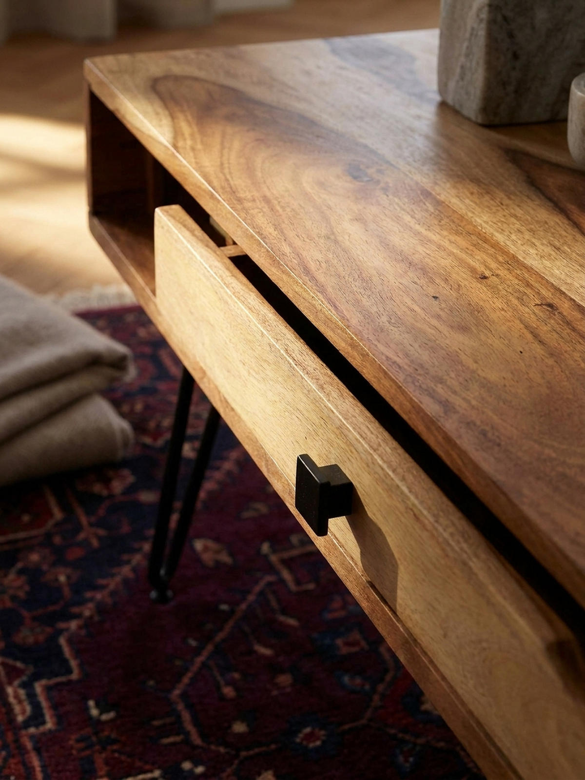 COUCHTISCH BALU mit Schubfächern aus Massivholz und Metallfüßen, leichter Aufbau, Beige 110x60x60 cm - Beige/Schwarz, Holz/Metall (60/110/60cm) - KADIMA DESIGN