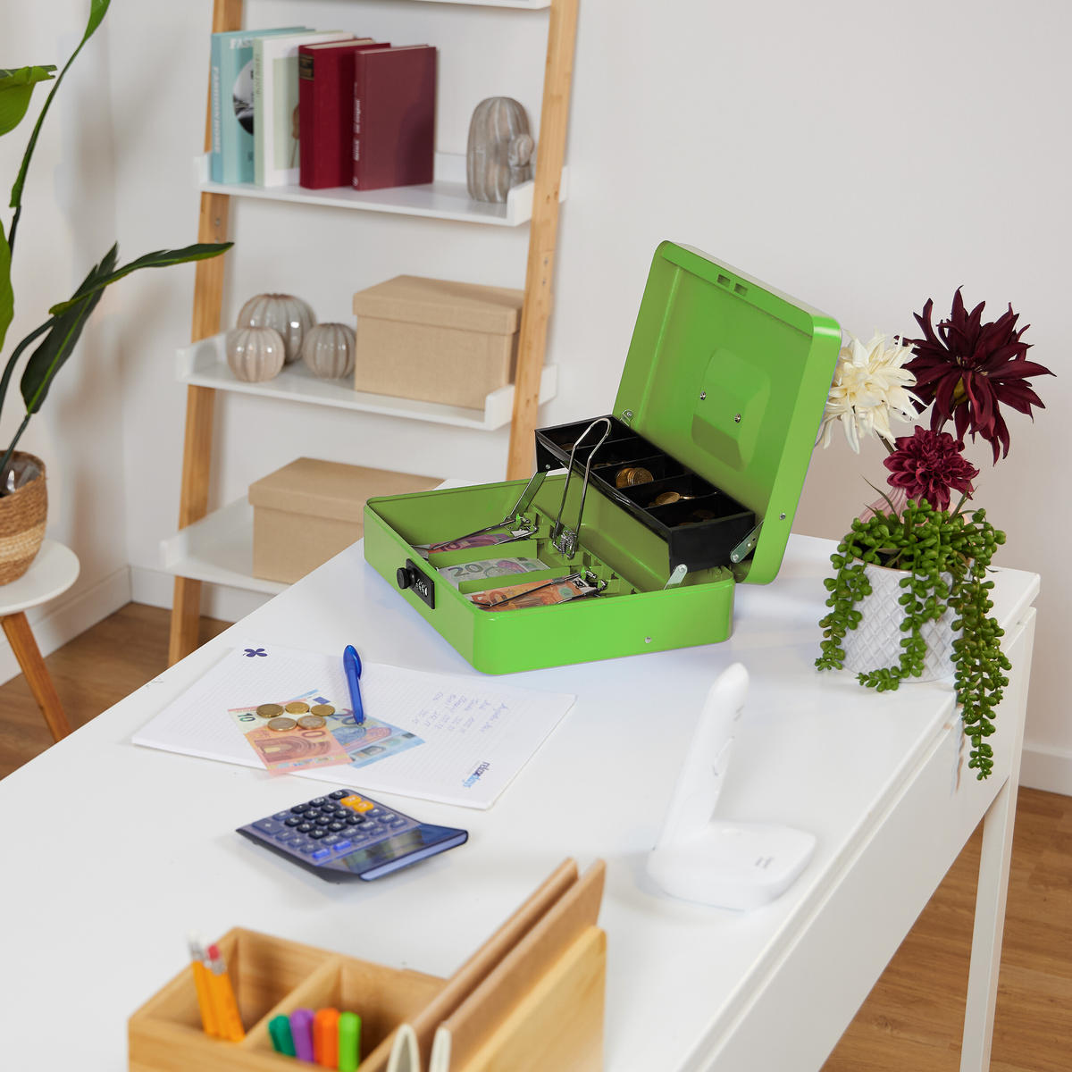 GELDKASSETTE - Grün, Kunststoff/Metall (30.5/8.5/24.5cm) - Relaxdays