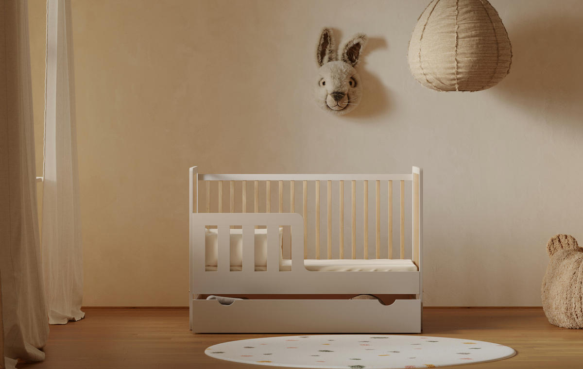 BABYBETT Skäli mit Matratze und Schublade - Weiß/Naturfarben, Holz - kiki design