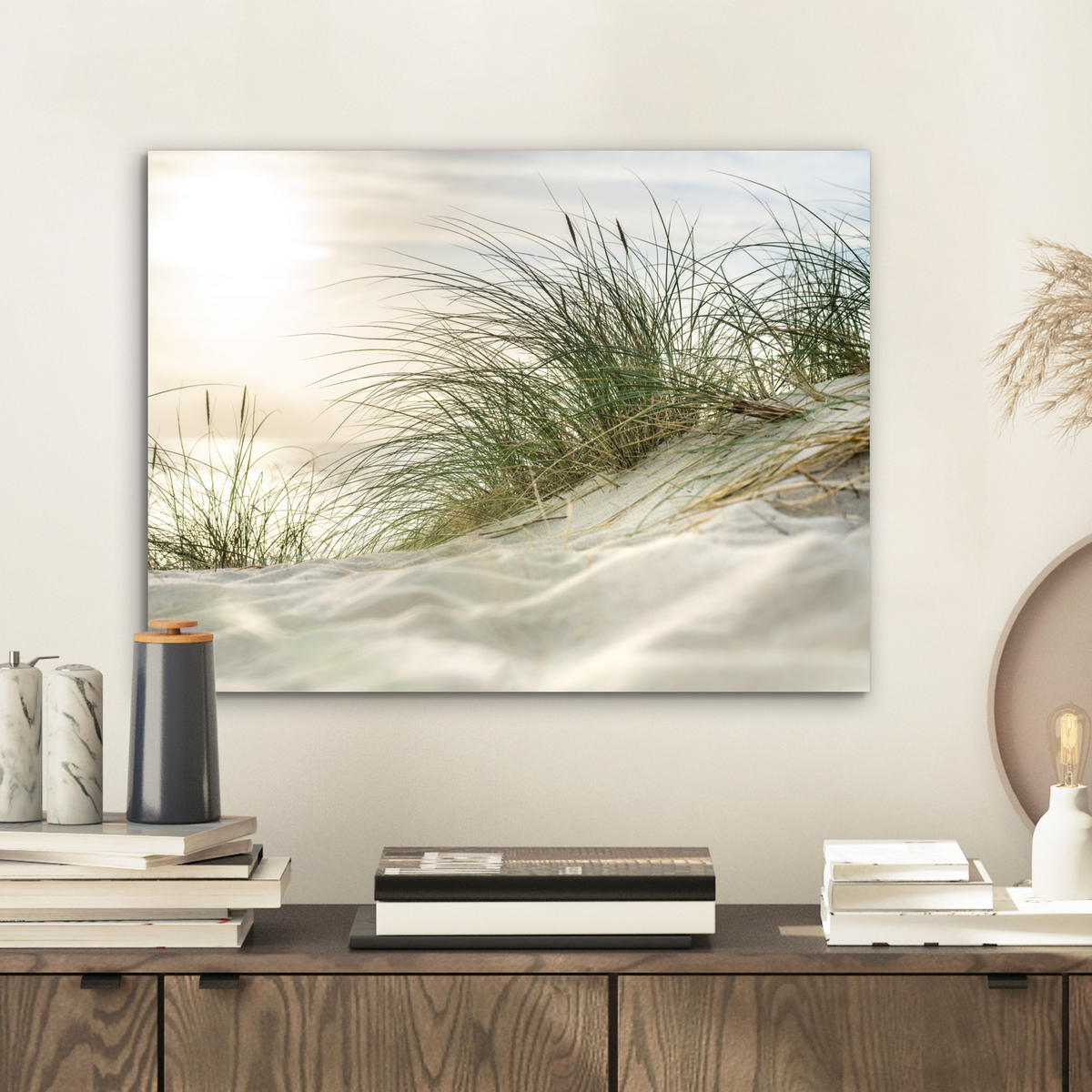 KOVOVÝ OBRAZ Duny s marramovou trávou pod slnkom nemeckého národného parku Schleswig-Holsteinisches Wattenmeer 40x30 cm - krémová, kov (40/30cm) - MuchoWow